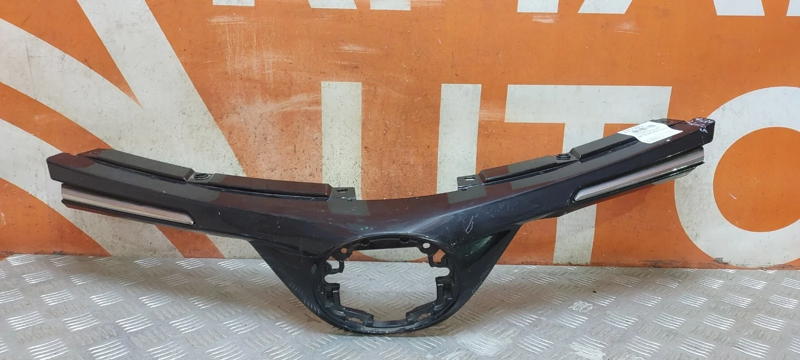 Решетка радиатора TOYOTA RAV4 2015-2016 CA40