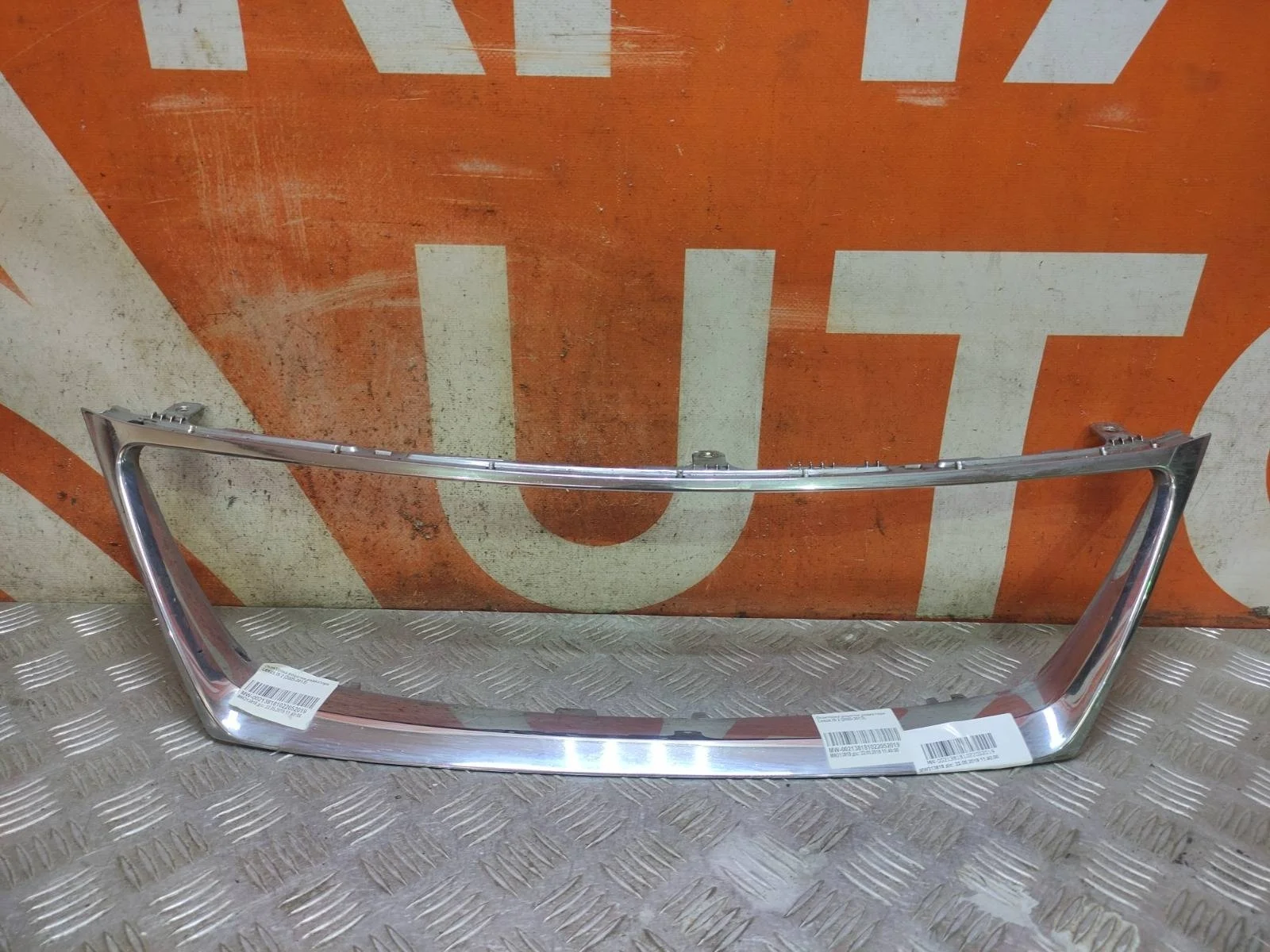 Окантовка решетки радиатора LEXUS IS 2005-2008