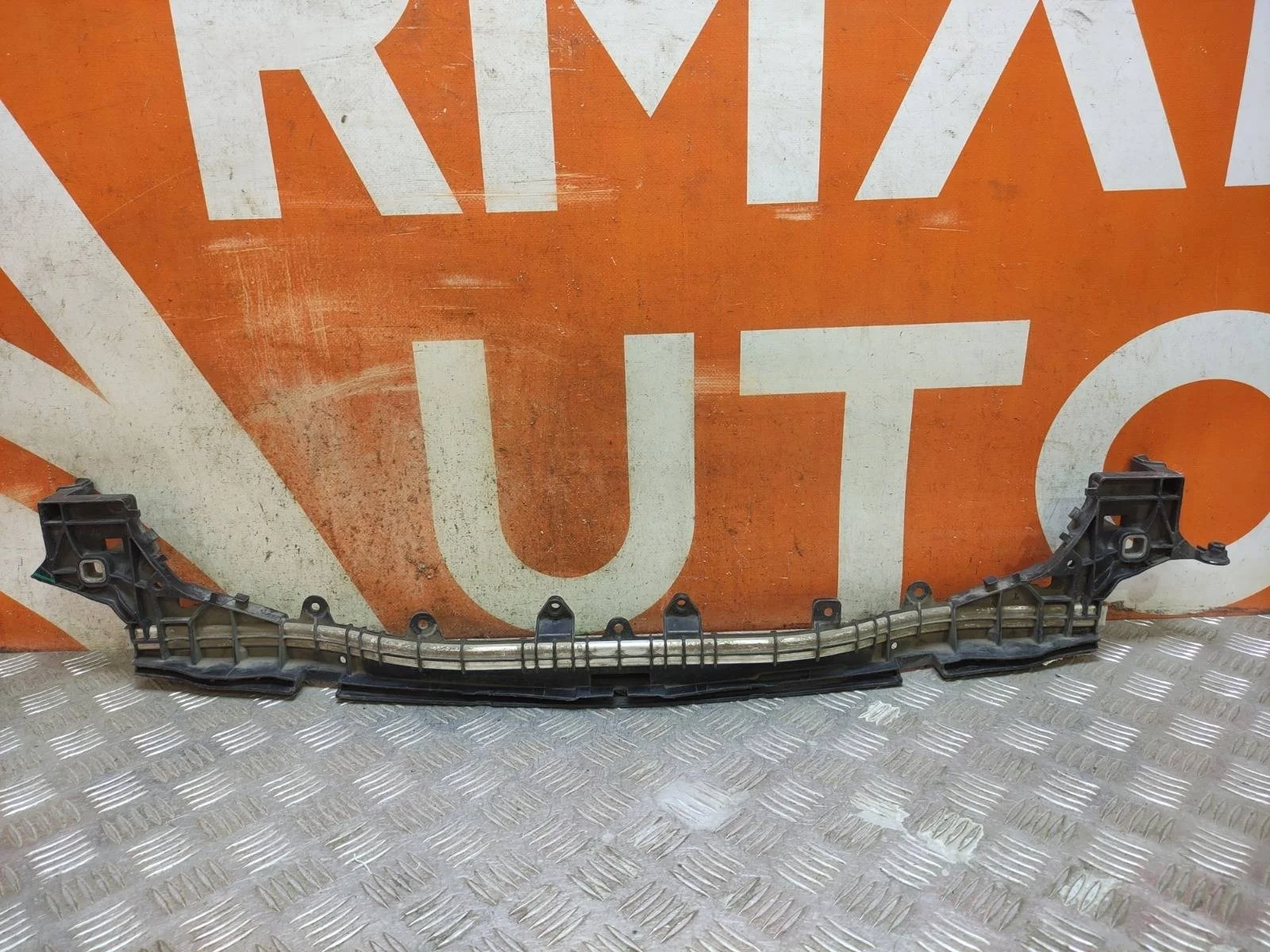 Кронштейн панели радиатора верхний Mercedes -Class 2014-2021 W205