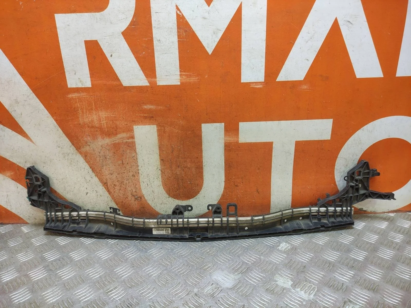 Кронштейн радиатора верхний Mercedes -Class 2016-нв W213