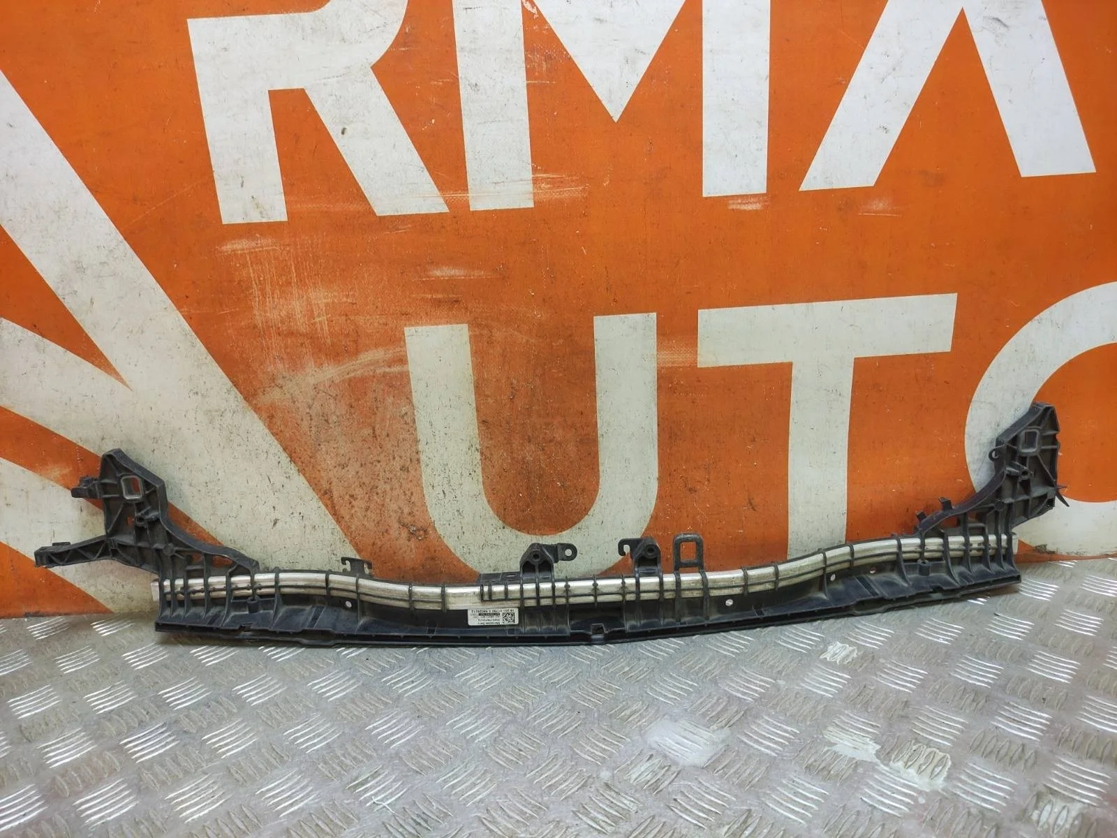 Кронштейн радиатора верхний Mercedes -Class 2016-нв W213