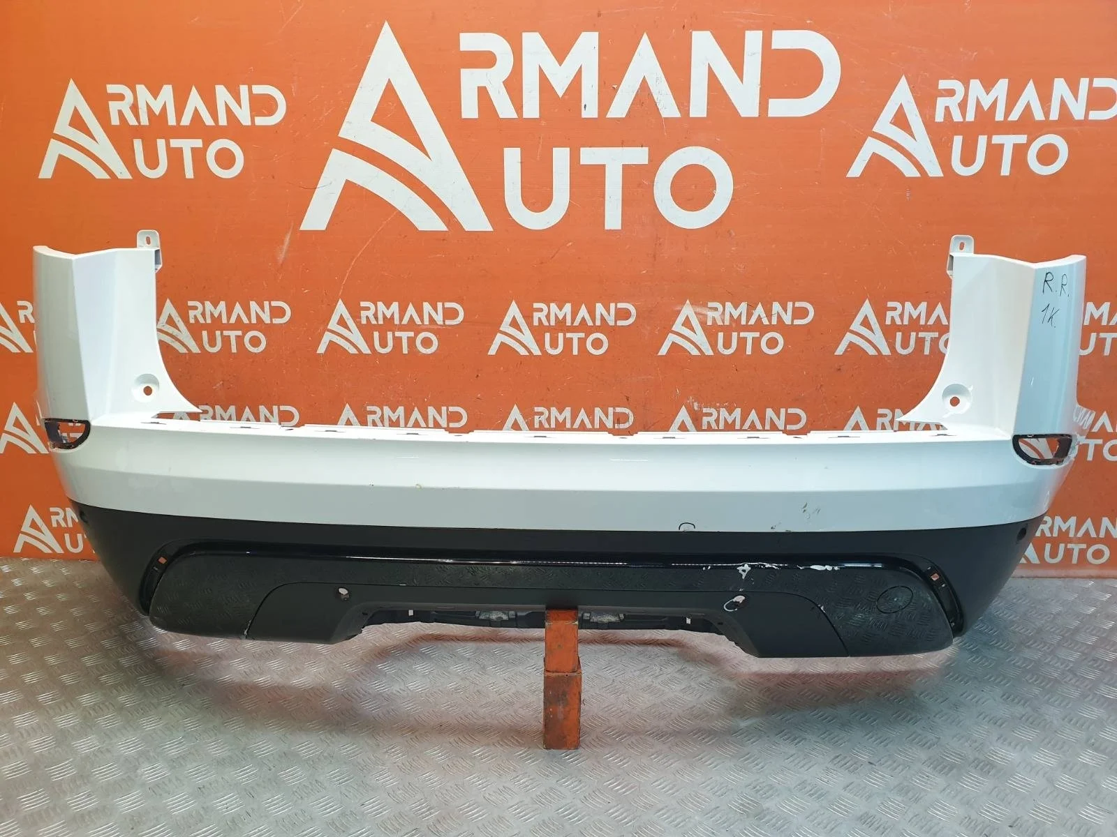 Бампер Land Rover Range Velar 2017-нв L560