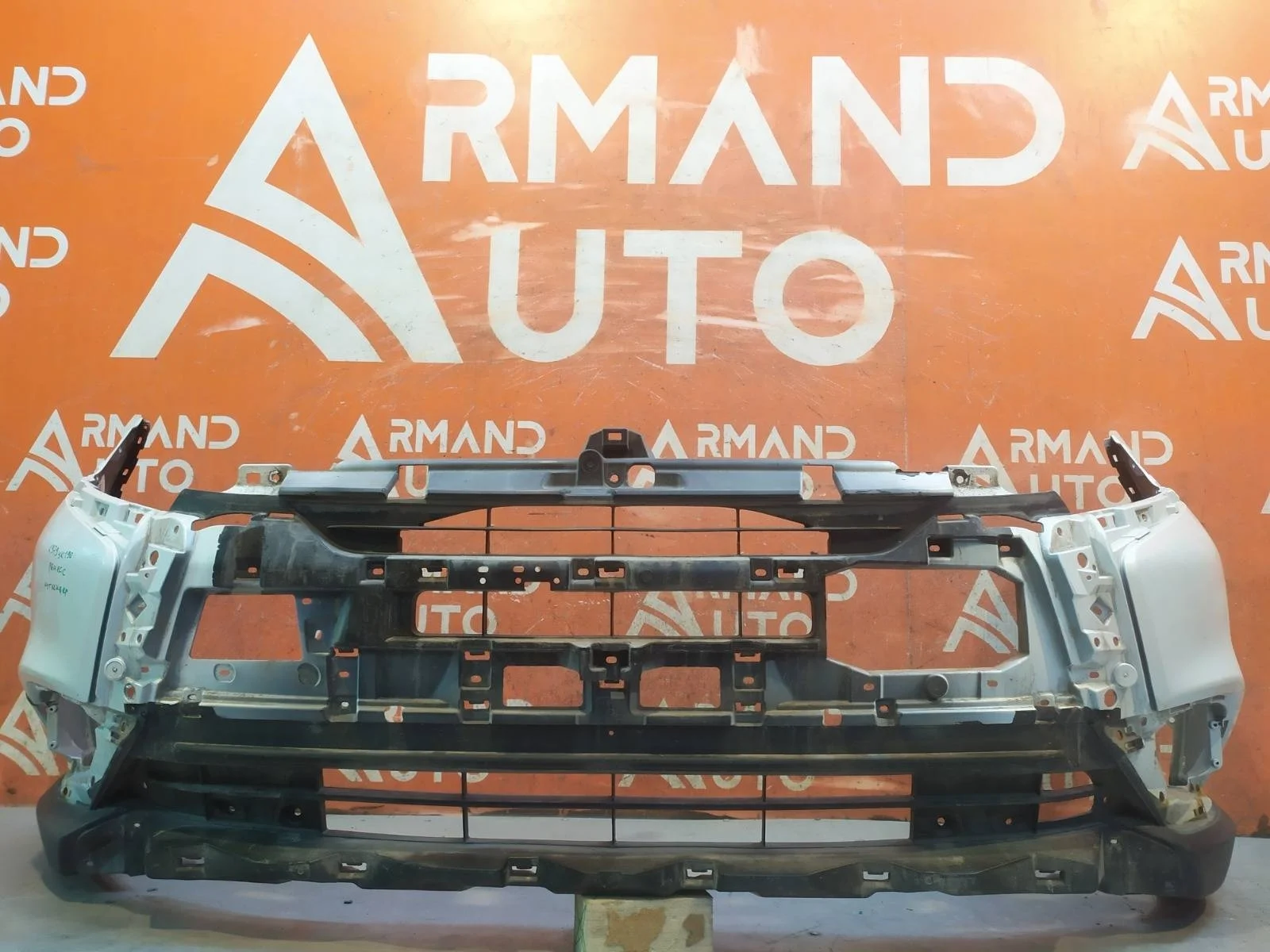 Бампер Mitsubishi Outlander 2018-нв 3