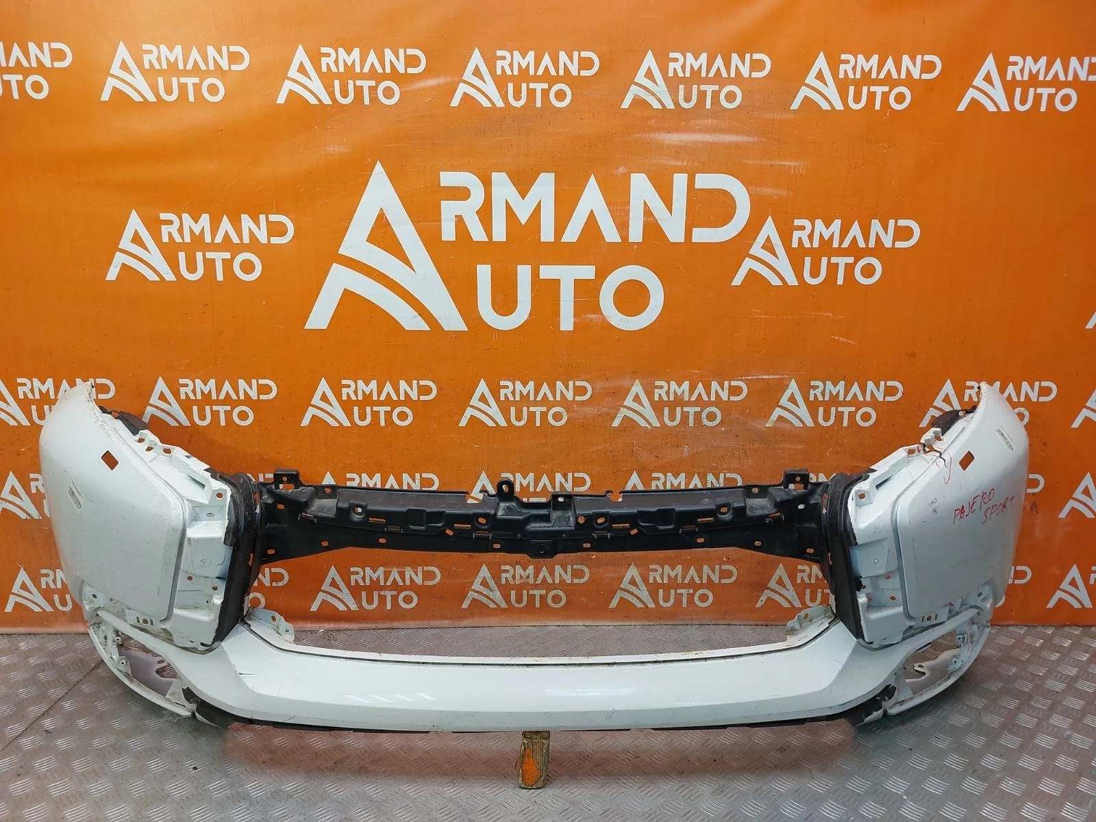 Бампер Mitsubishi Pajero Sport 2015-2021 3