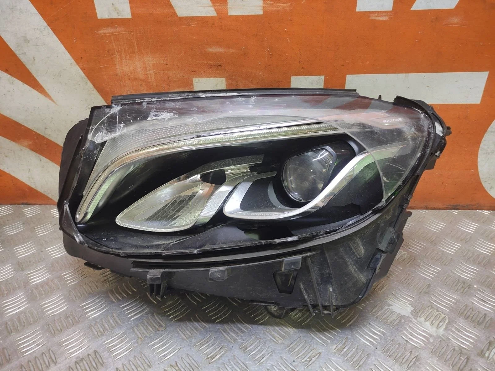 Фара Mercedes GLC-Class 2015-2019 X253