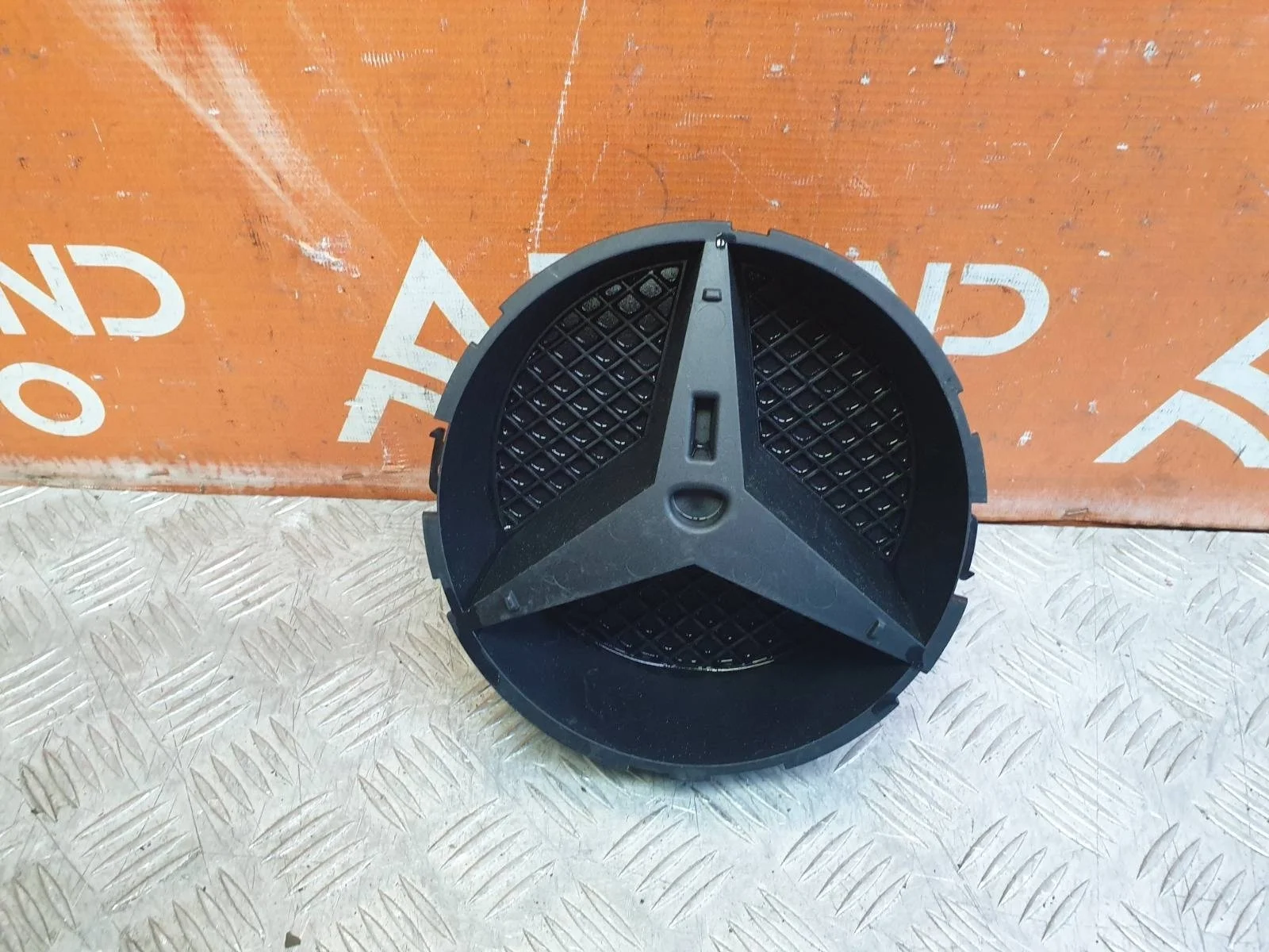 Кронштейн эмблемы Mercedes GLC-Class 2015-2019 X253