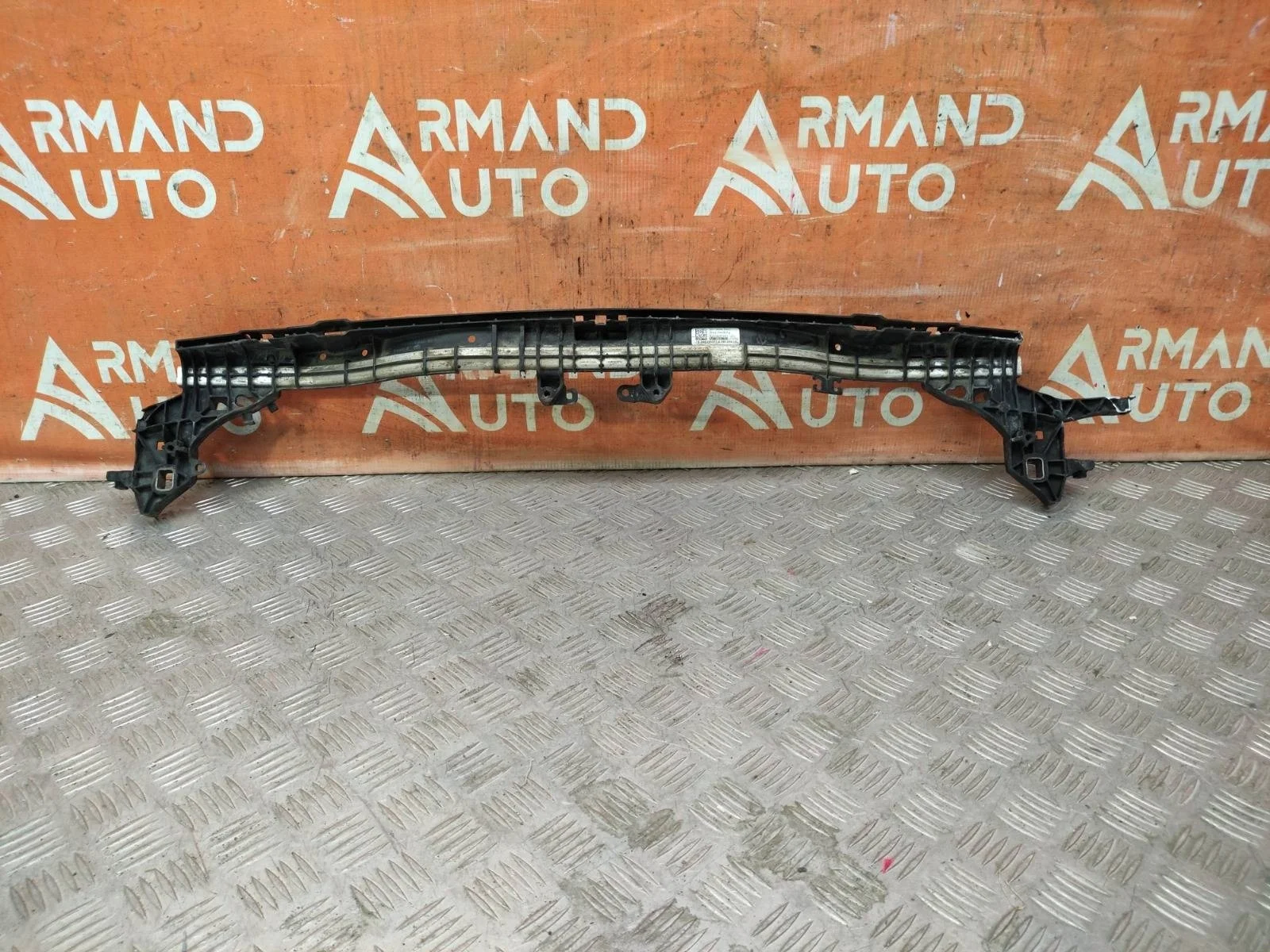 Кронштейн радиатора верхний Mercedes -Class 2016-нв W213