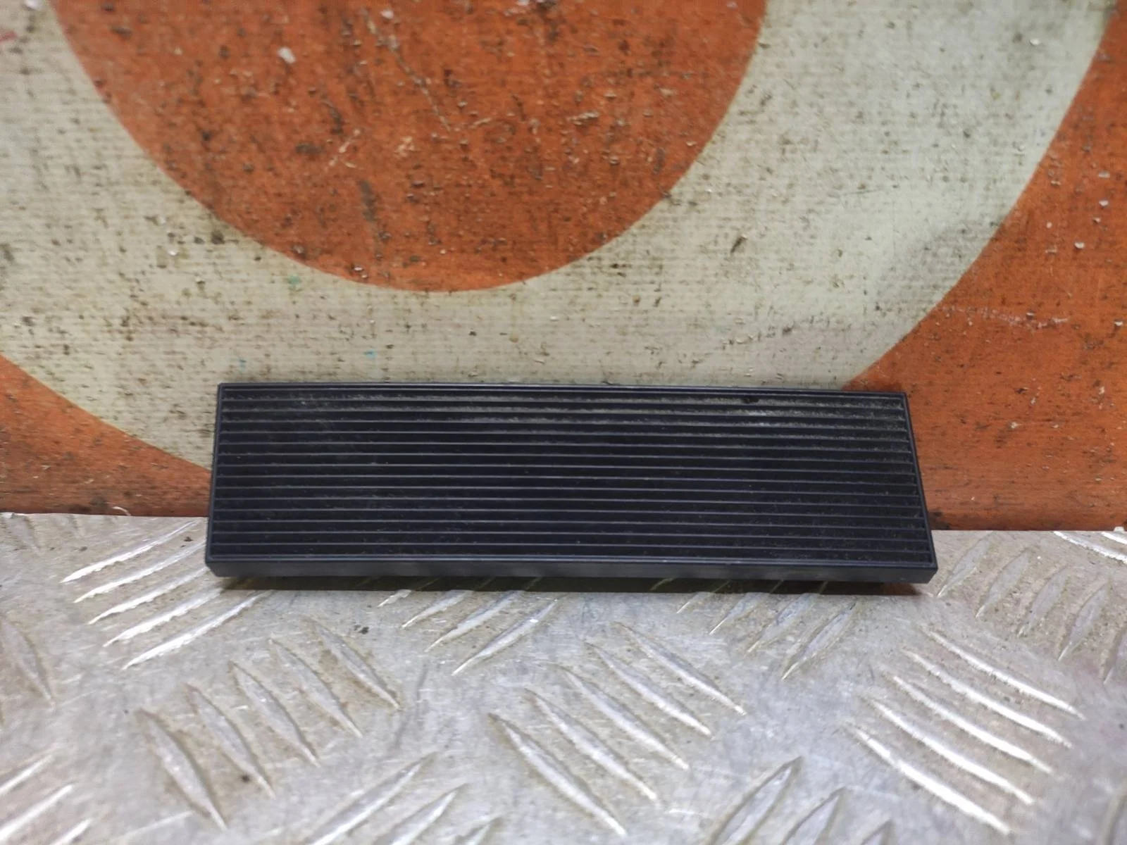 Накладка решетки радиатора Lexus LX 2015-2023 URJ200