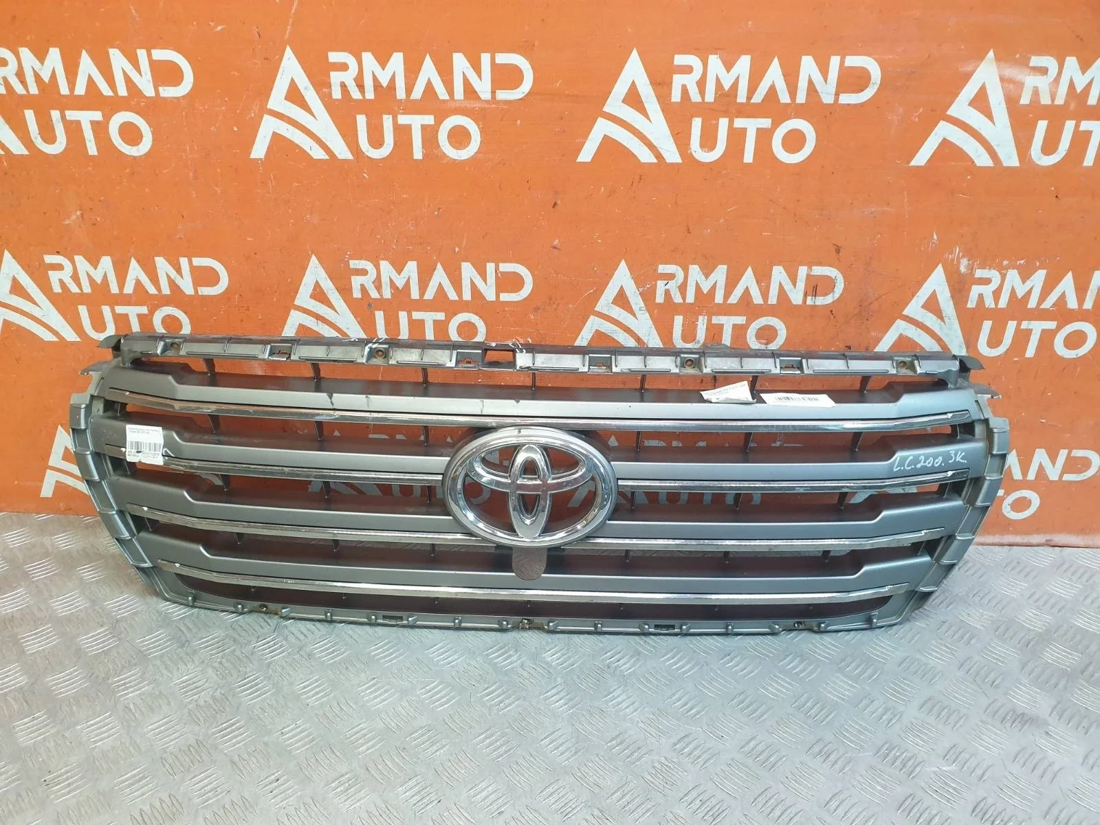 Решетка радиатора Toyota Land Cruiser 2012-2015 200