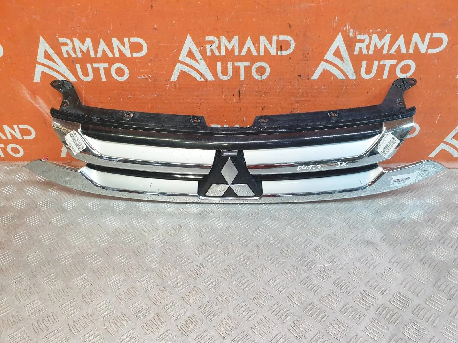 Решетка радиатора Mitsubishi Outlander 2015-2018 3