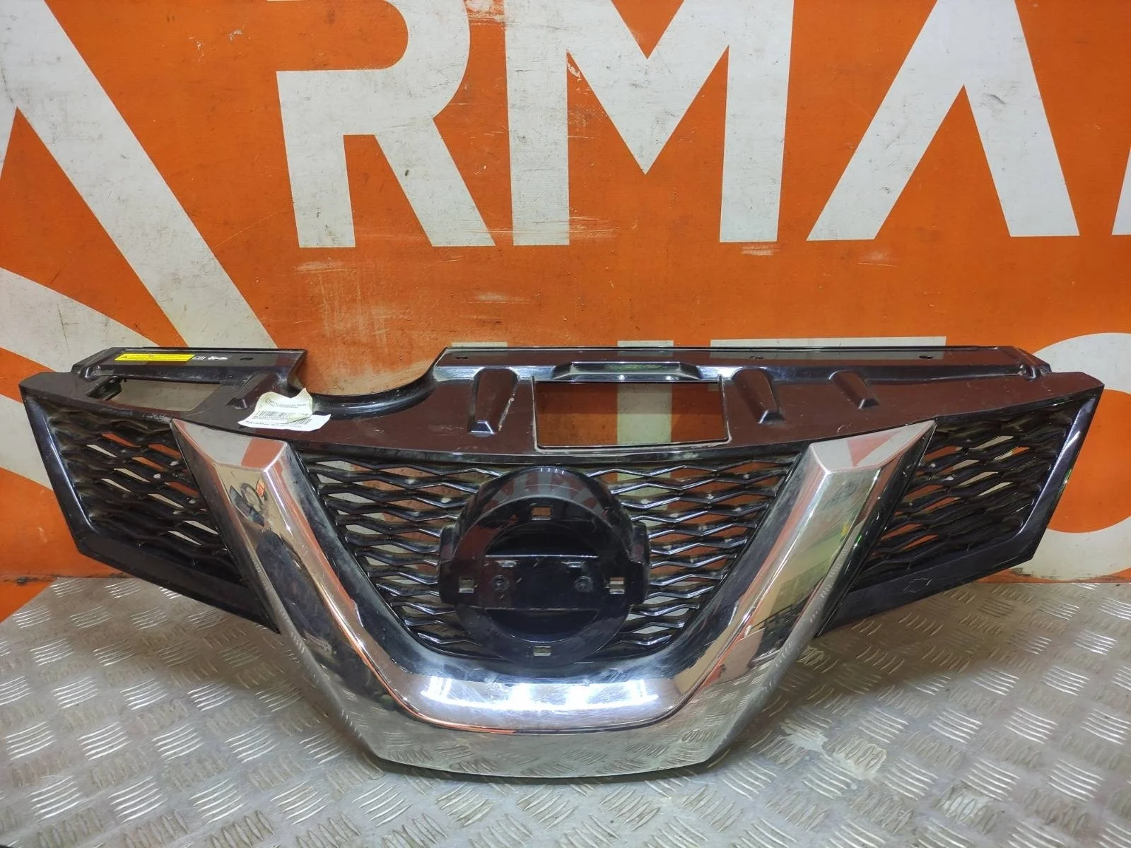 Решетка радиатора NISSAN X-Trail 2013-2019 T32