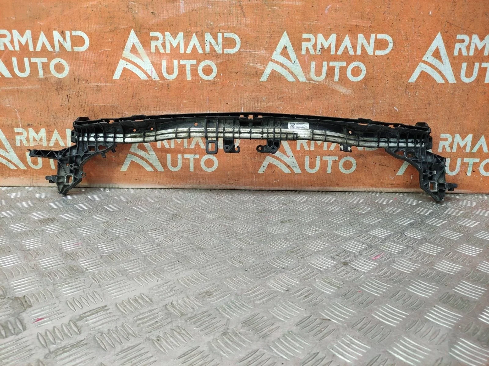 Кронштейн радиатора верхний Mercedes -Class 2016-нв W213