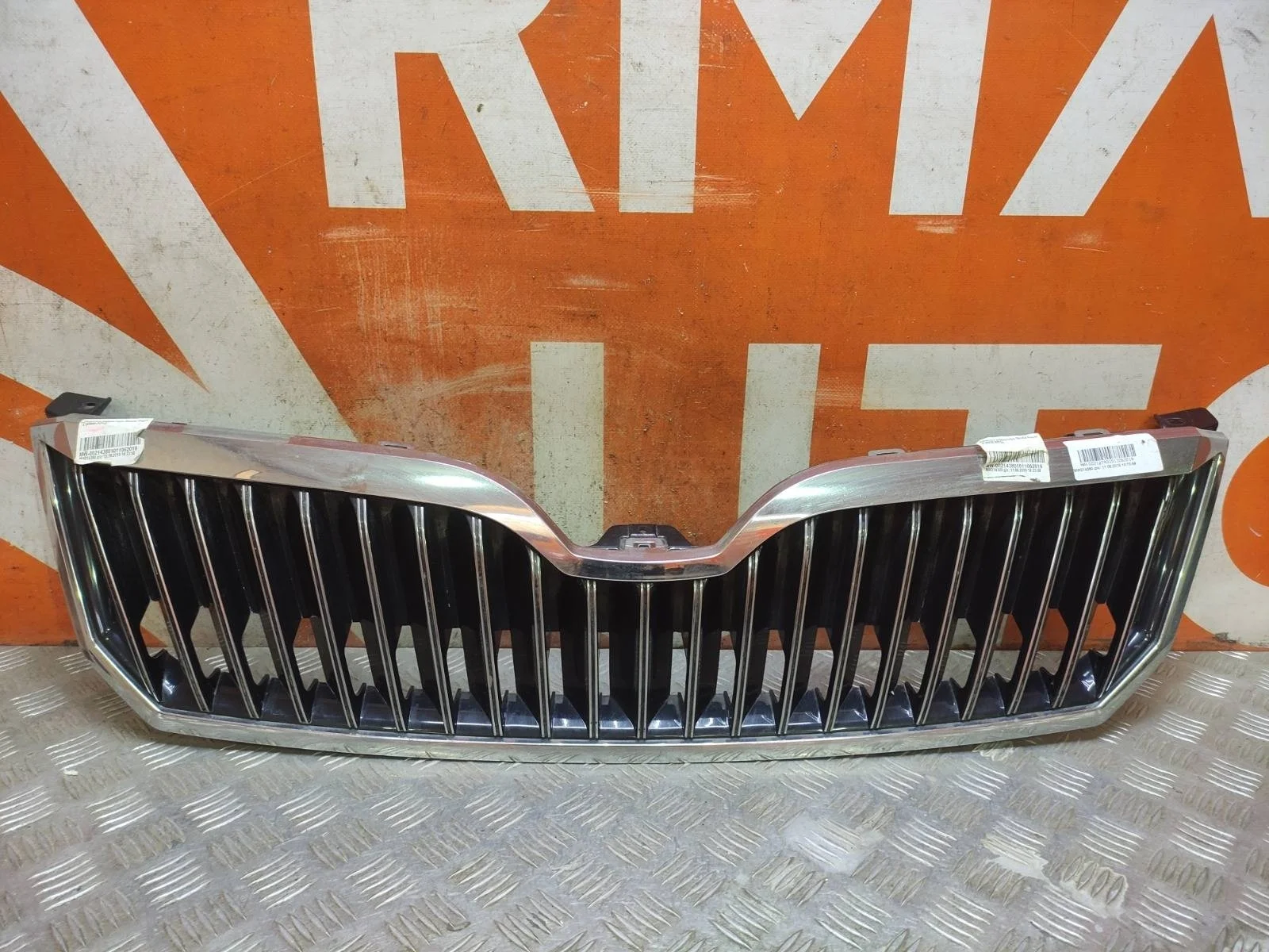 Решетка радиатора SKODA Superb 2013-2015