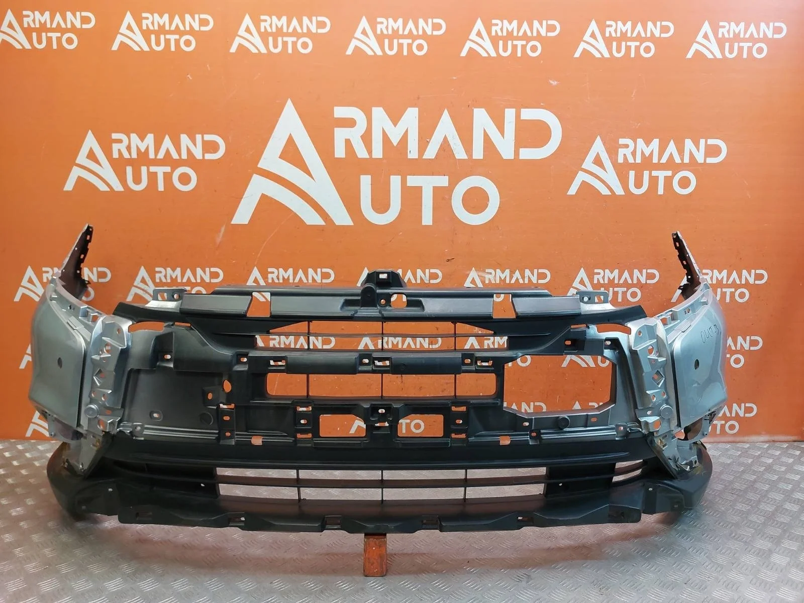Бампер Mitsubishi Outlander 2015-2018 3
