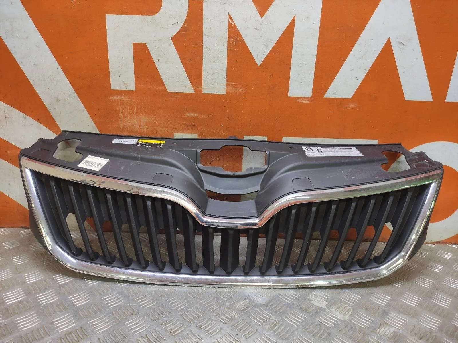 Решетка радиатора Skoda Rapid 2014-2020