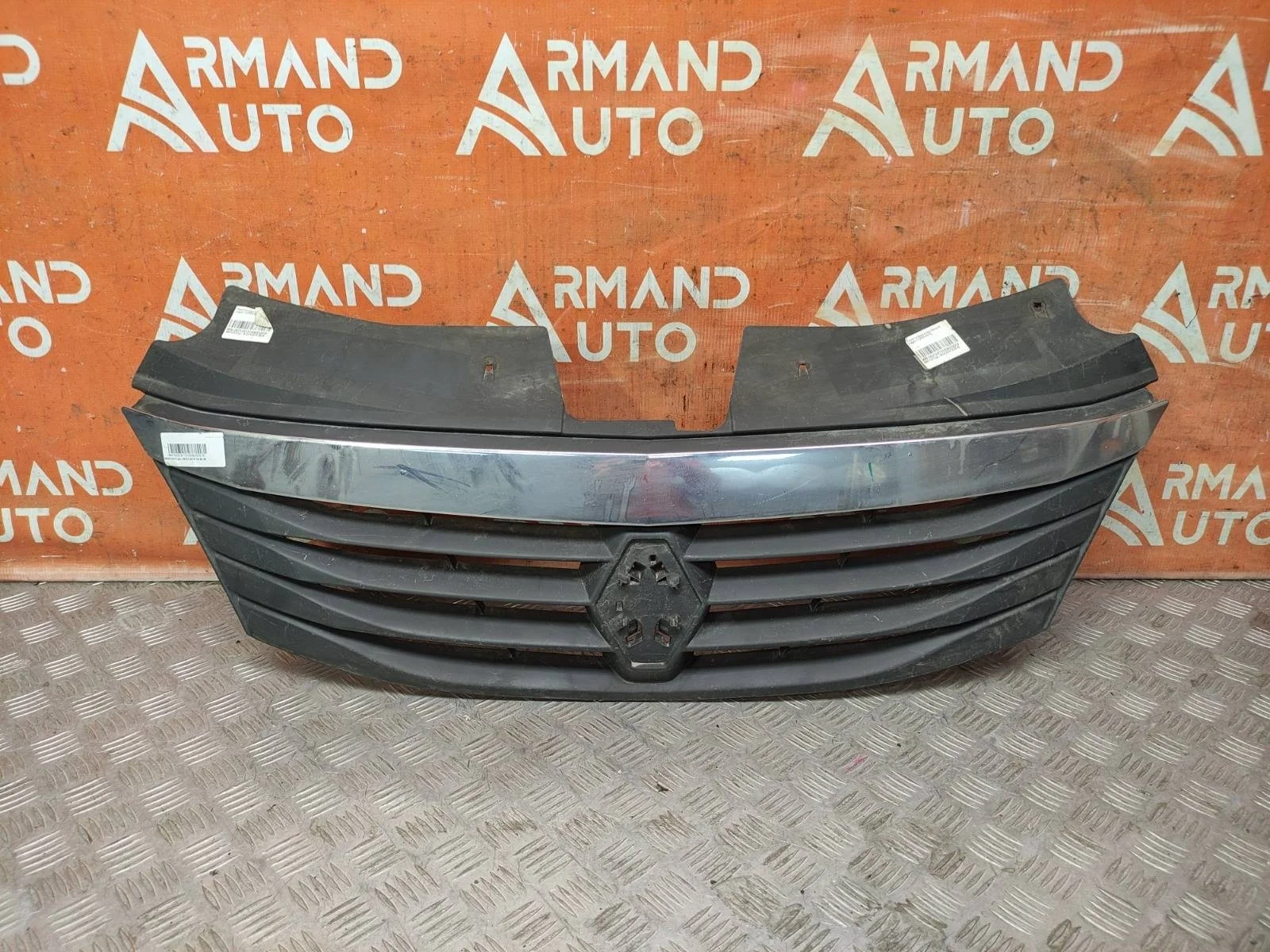 Решетка радиатора Renault Logan 2009-2015