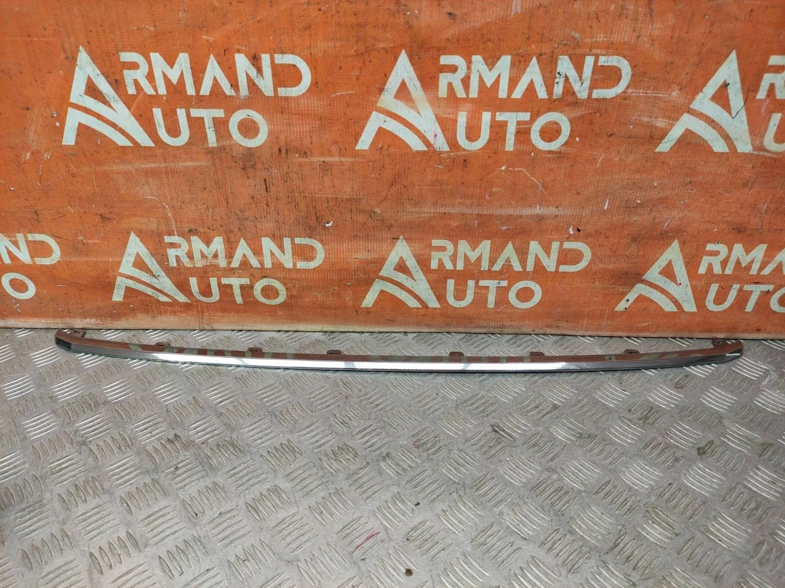 Накладка решетки радиатора нижняя Toyota Land Cruiser 2015-2021 200