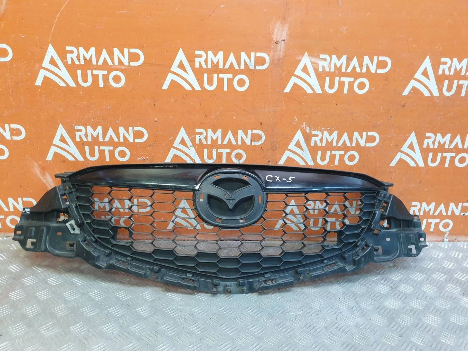 Решетка радиатора Mazda CX-5 2011-2015