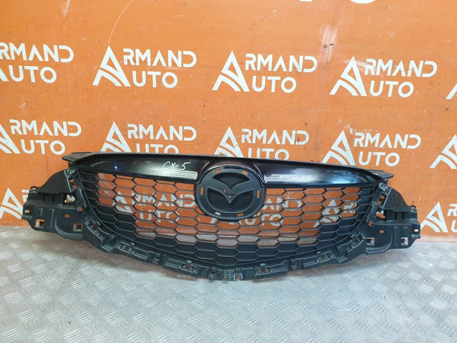 Решетка радиатора Mazda CX-5 2011-2015