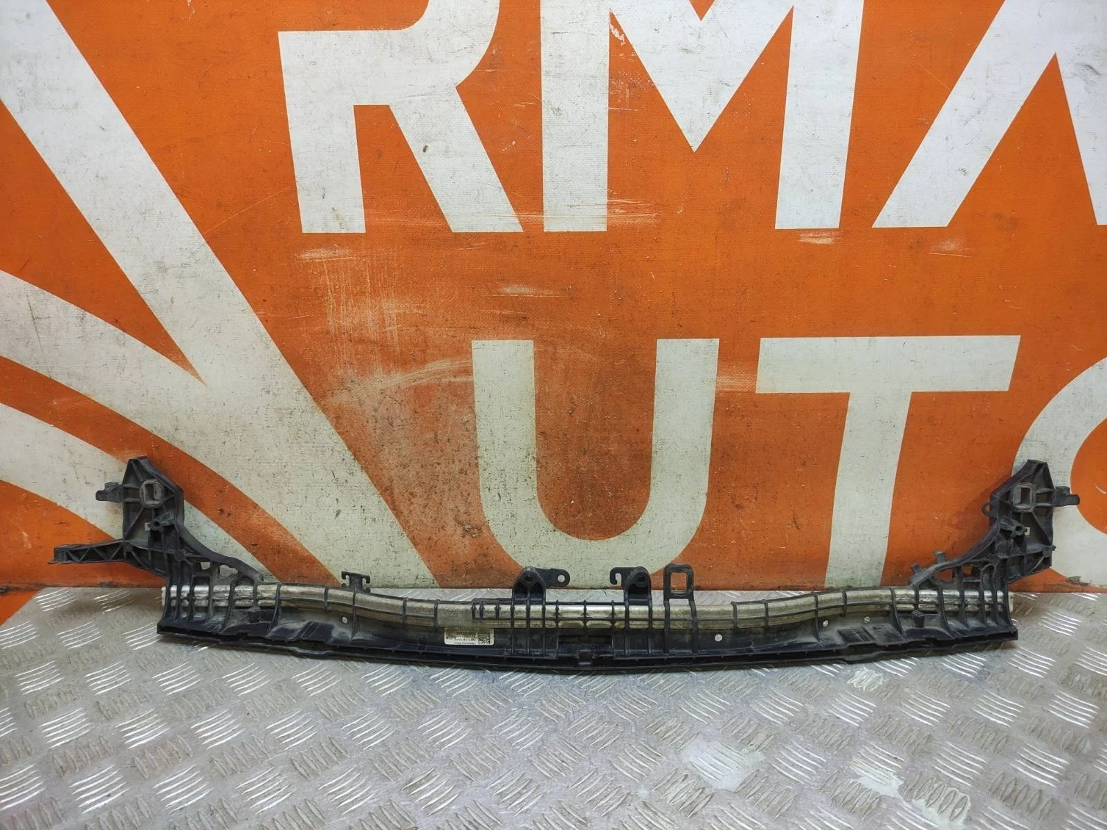 Кронштейн радиатора верхний Mercedes -Class 2016-нв W213