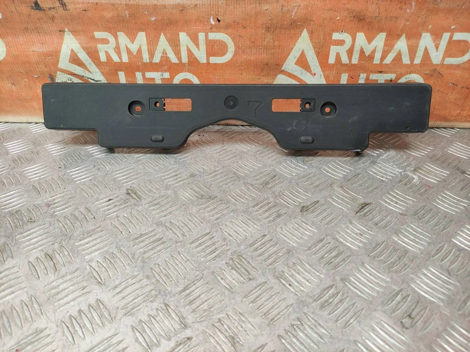 Площадка под гос номер Toyota Land Cruiser 2012-2015 200