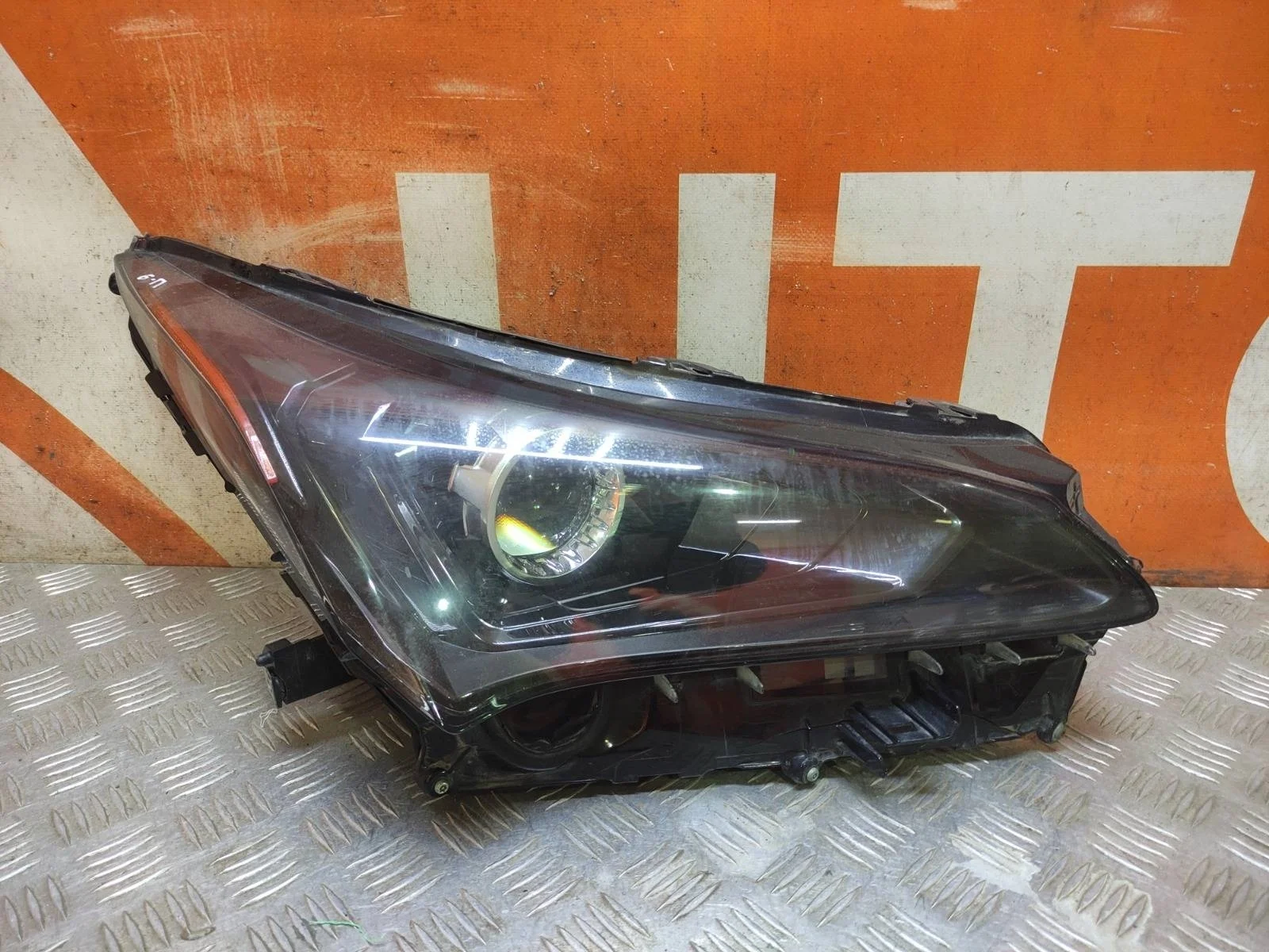 Фара LEXUS NX 2017-2021