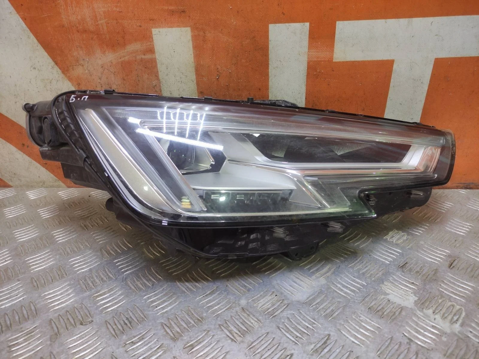 Фара AUDI A4 2015-2020 B9