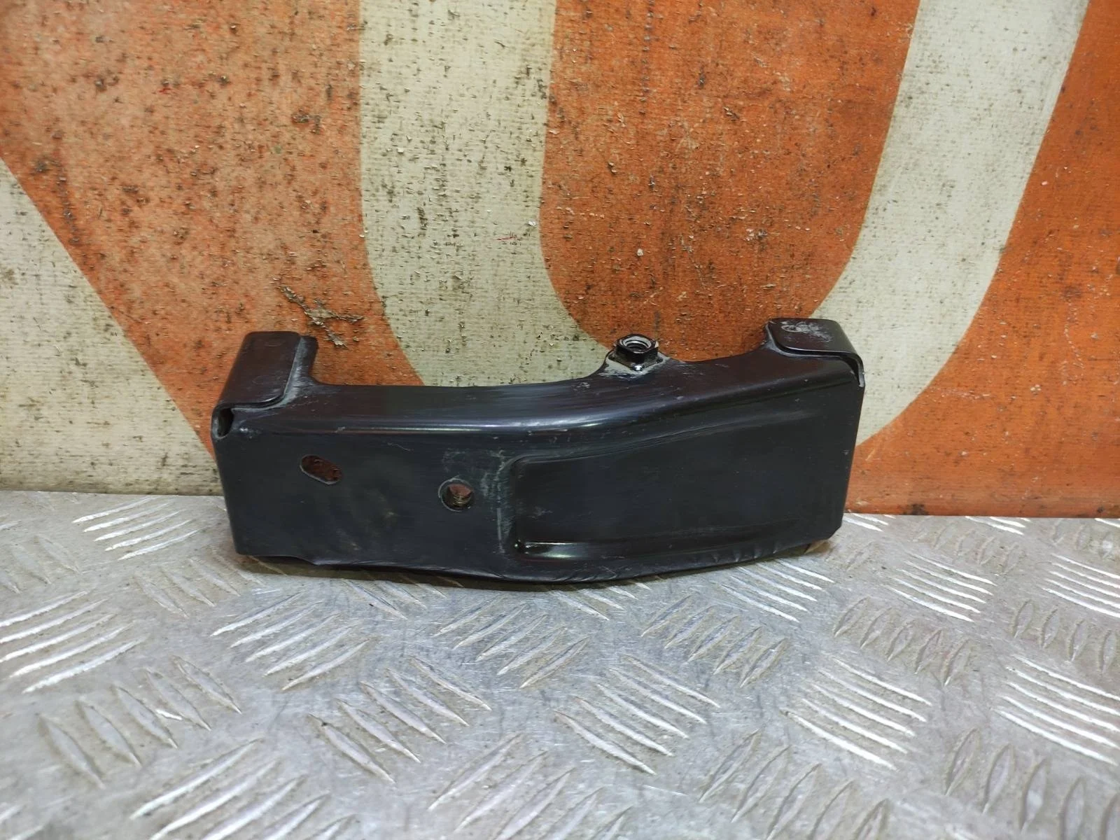 Кронштейн усилителя бампера Mitsubishi Pajero Sport 2015-2021 3