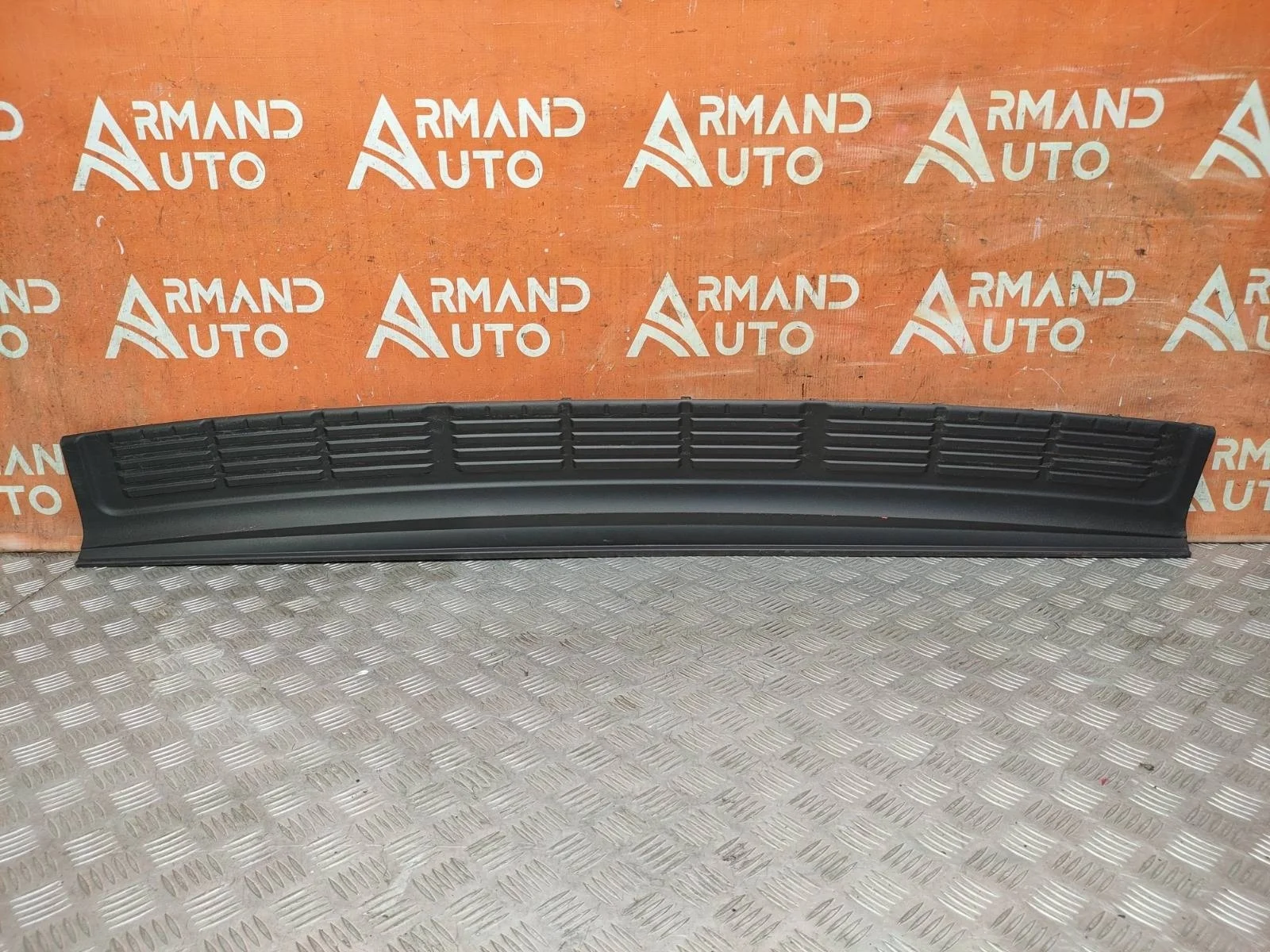 Накладка бампера верхняя Toyota Land Cruiser 2007-2021