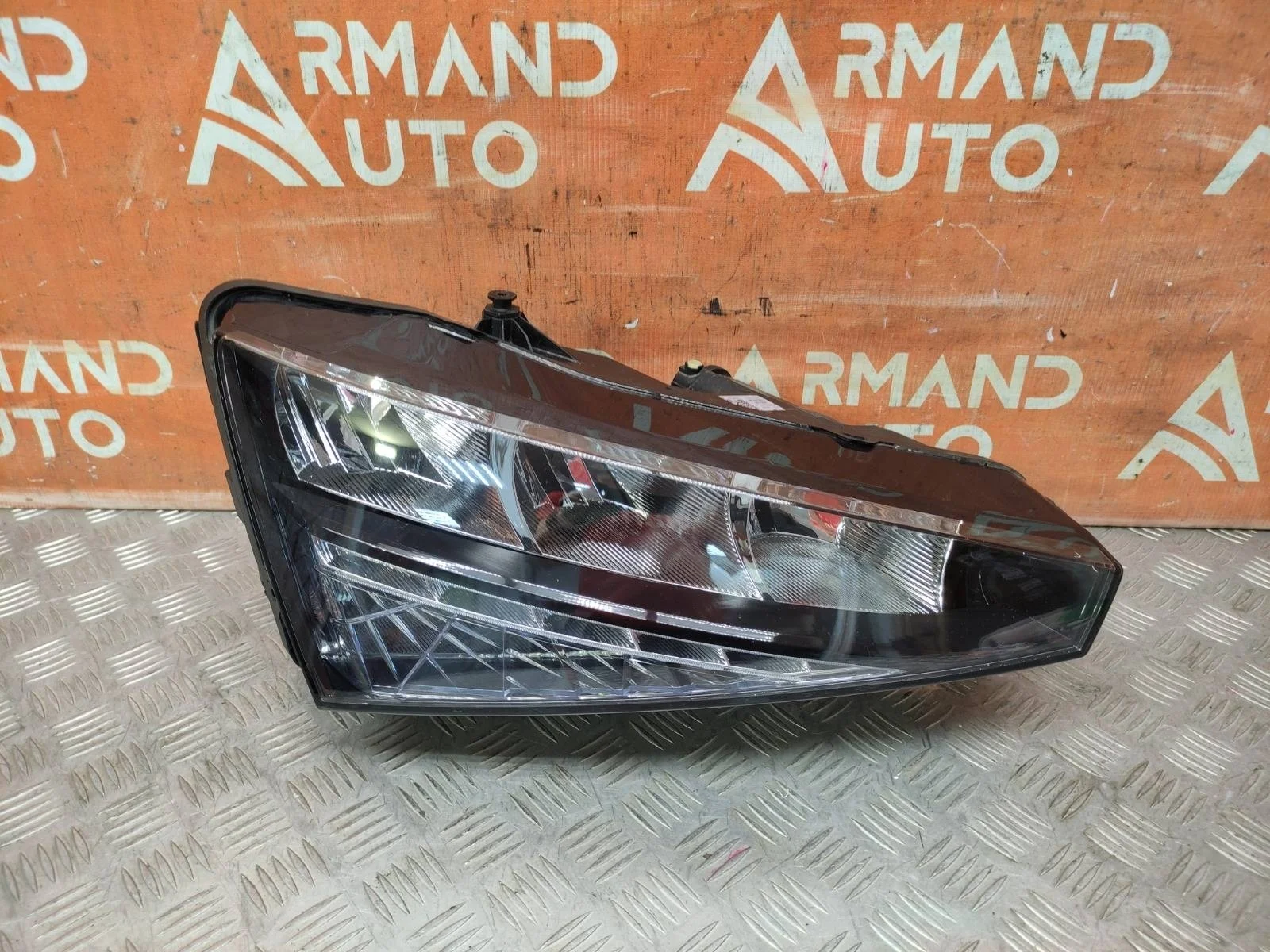 Фара Skoda Rapid 2020-нв