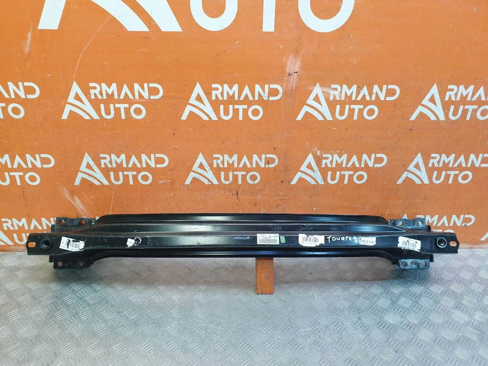 Усилитель бампера Volkswagen Touareg 2010-2018