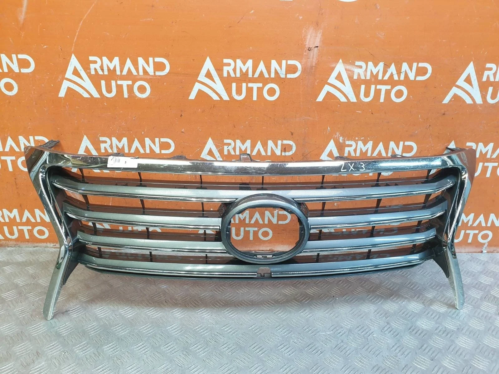 Решетка радиатора Lexus LX 2012-2015 3 URJ200