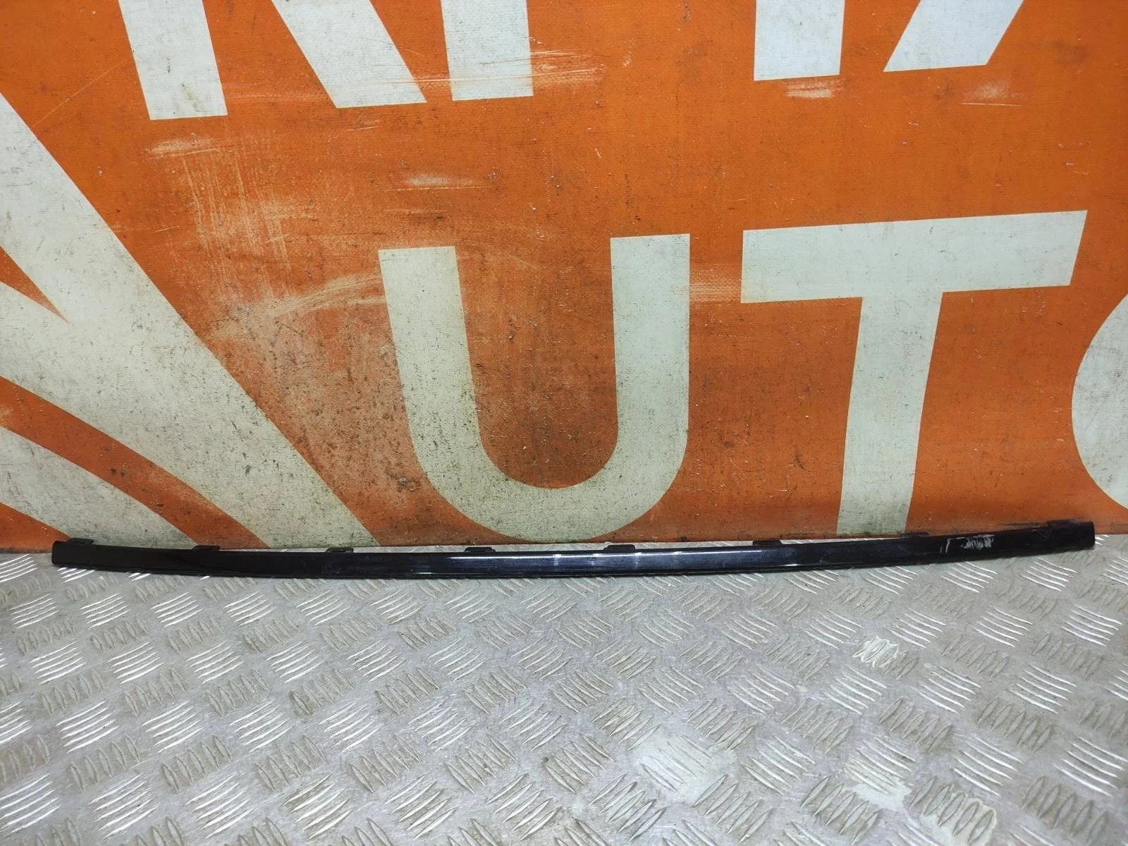 Накладка решетки в бампер Volkswagen Polo 2014-2019 5