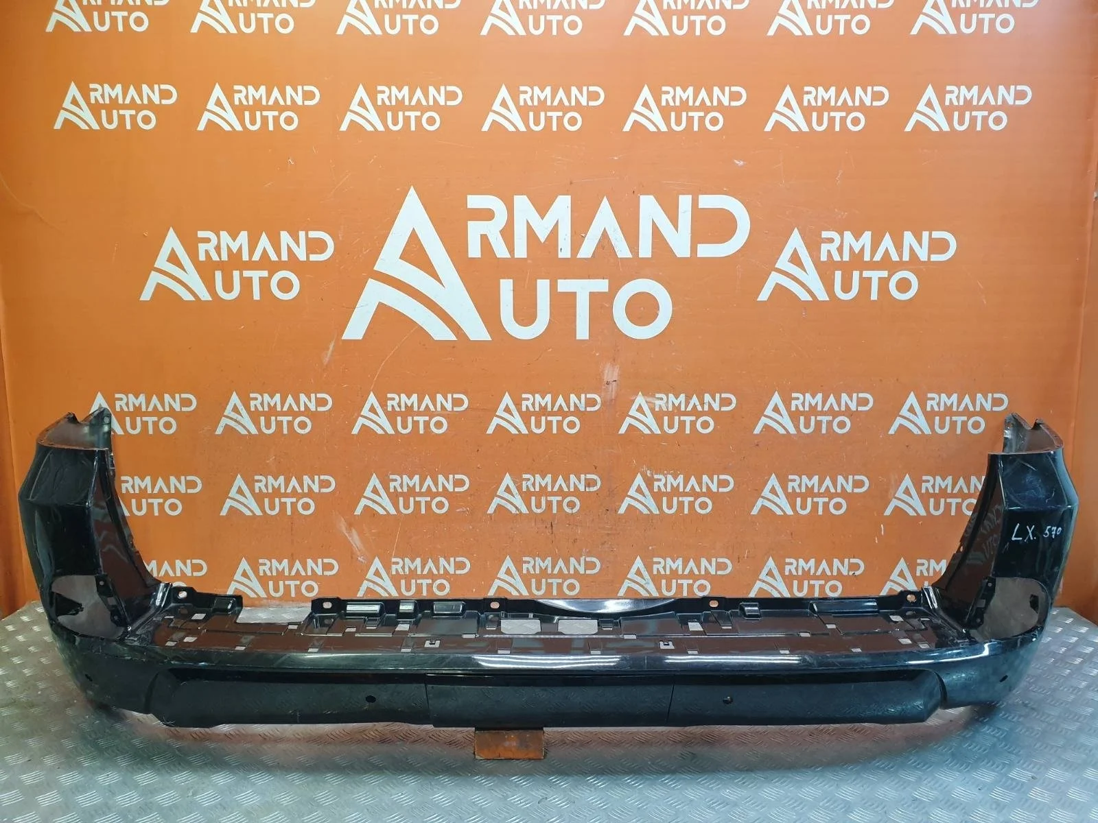 Бампер Lexus LX 2015-2023 URJ200