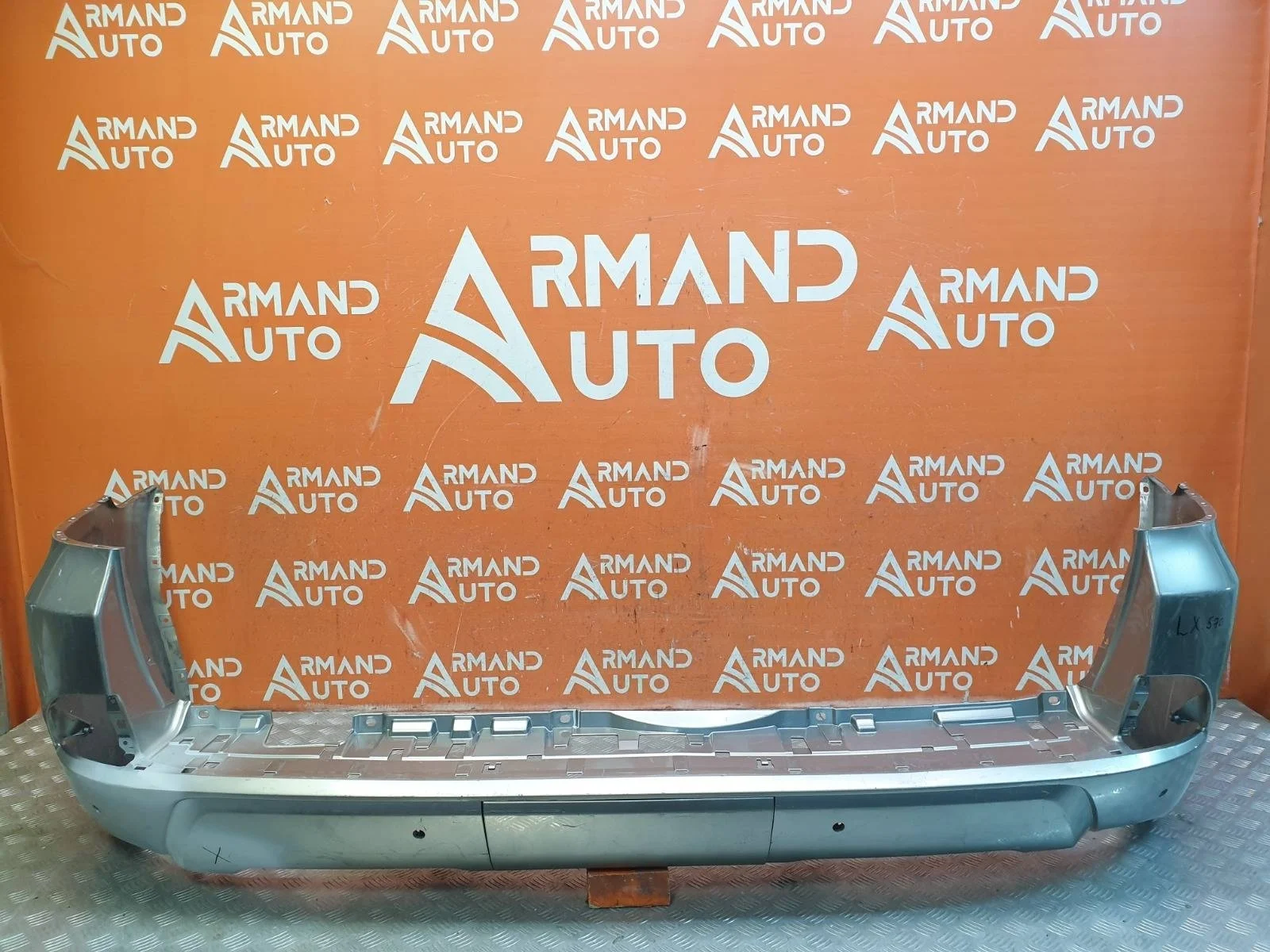 Бампер Lexus LX 2015-2023 URJ200