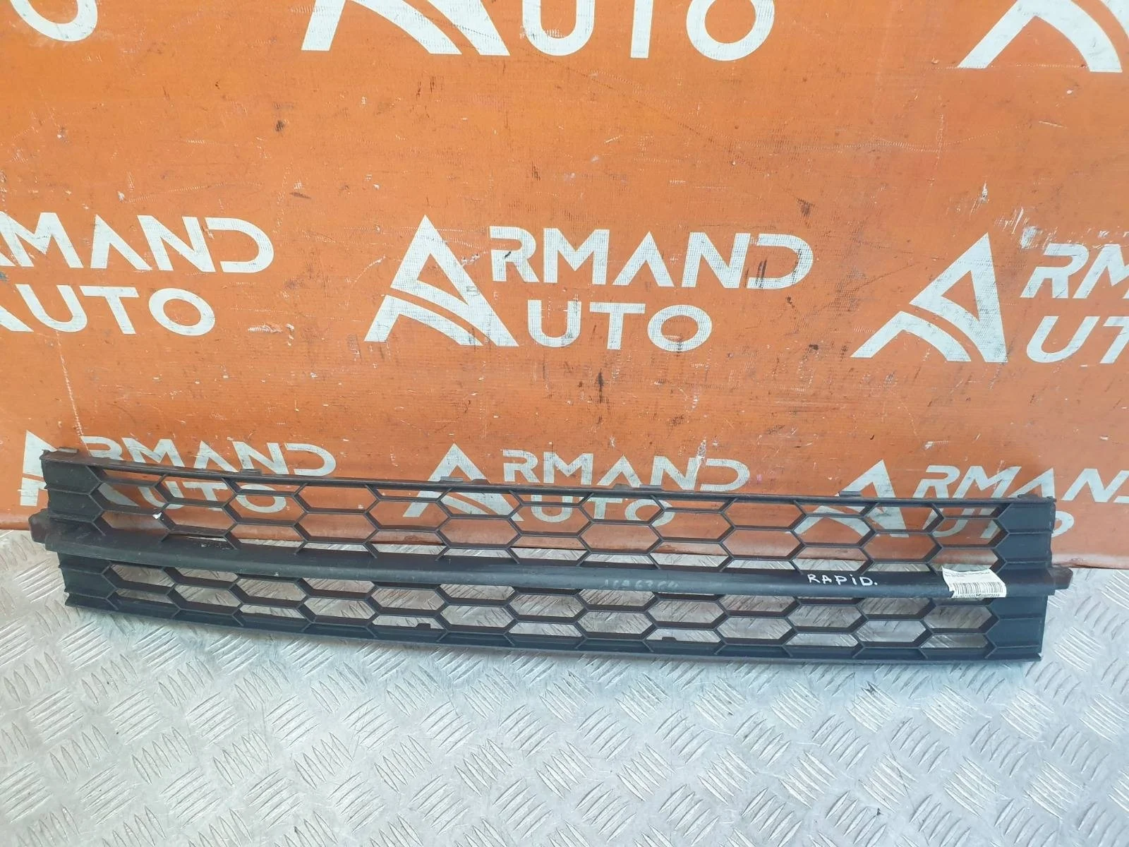 Решетка бампера Skoda Rapid 2014-2017