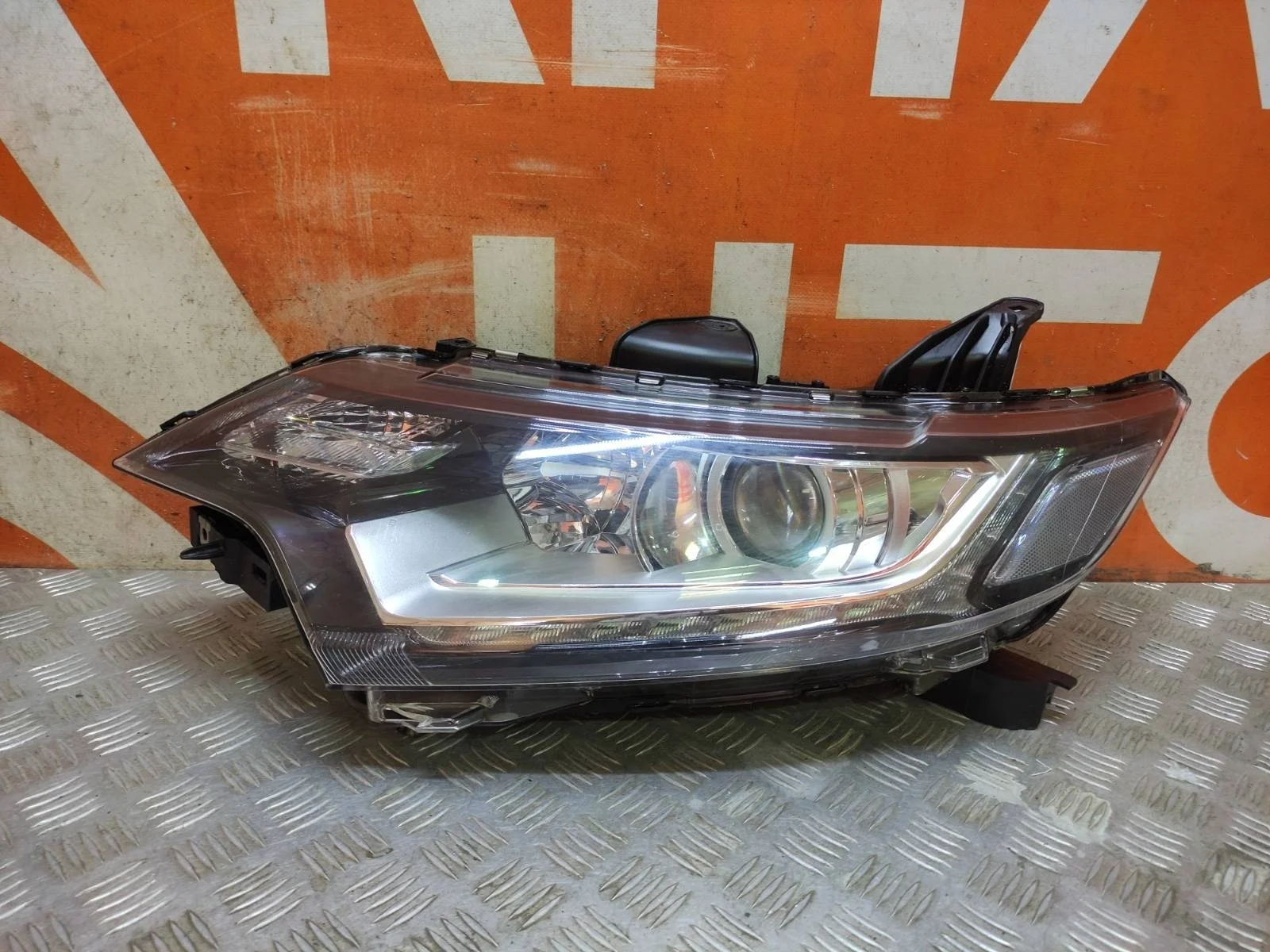 Фара Mitsubishi Outlander 2015-нв 3