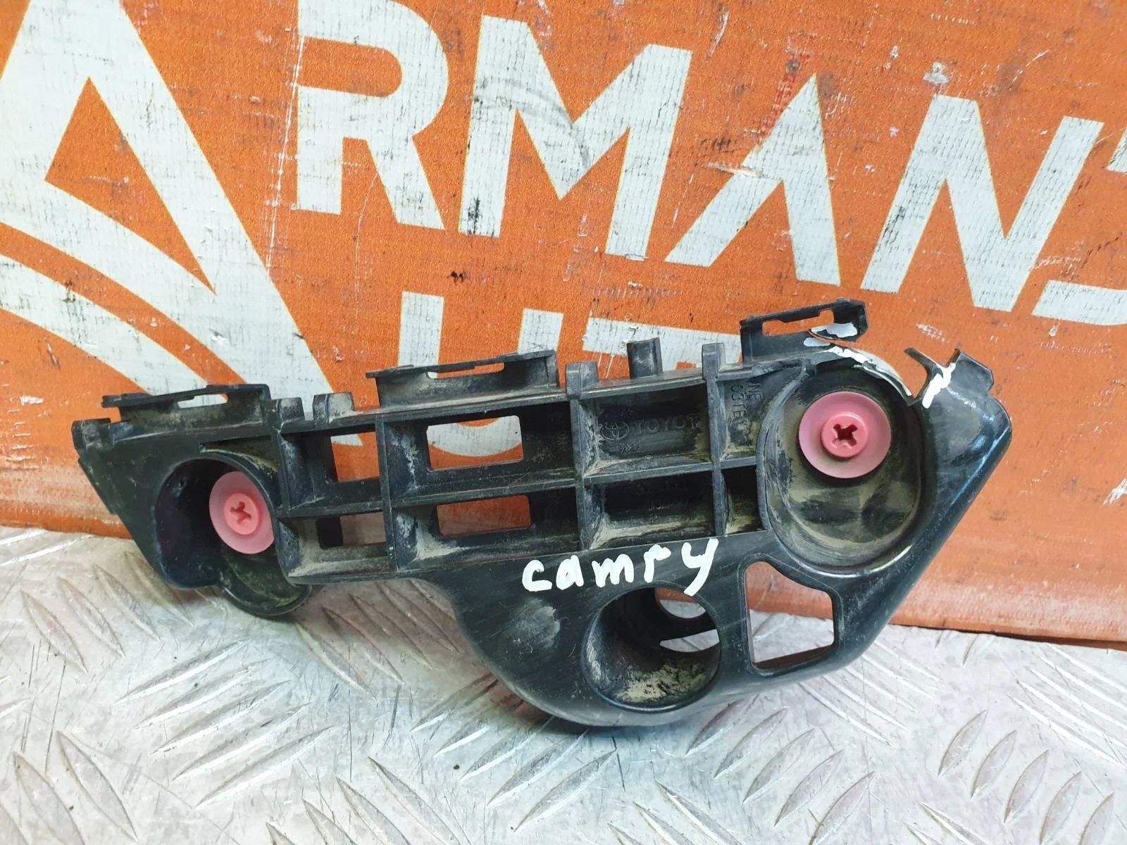 Кронштейн бампера TOYOTA Camry 2017-нв 8 XV70