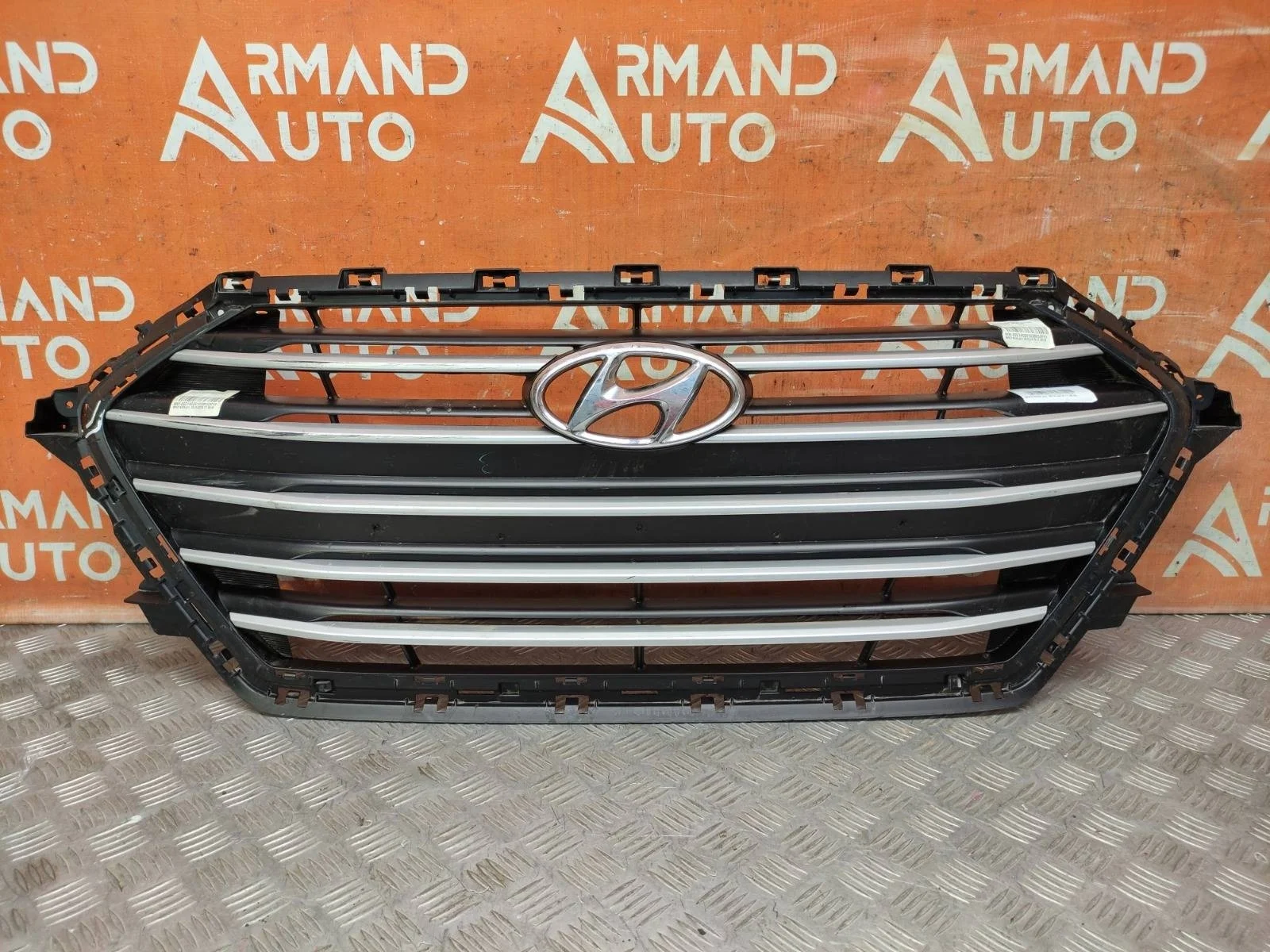 Решетка радиатора Hyundai Elantra 2015-2019 6 AD