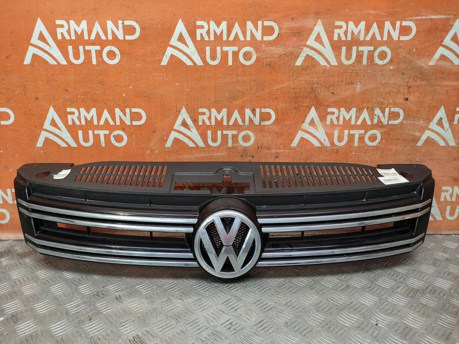 Решетка радиатора Volkswagen Tiguan 2011-2016