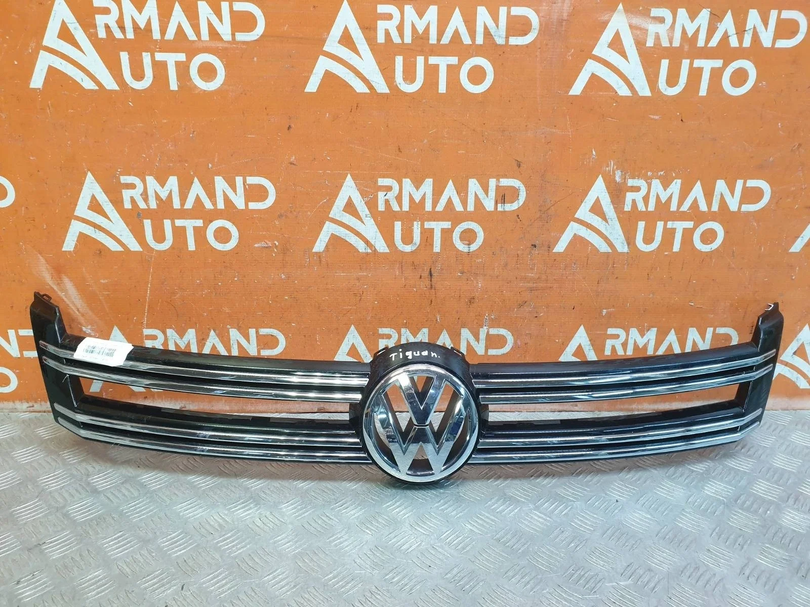 Накладка решетки радиатора Volkswagen Tiguan 2011-2016