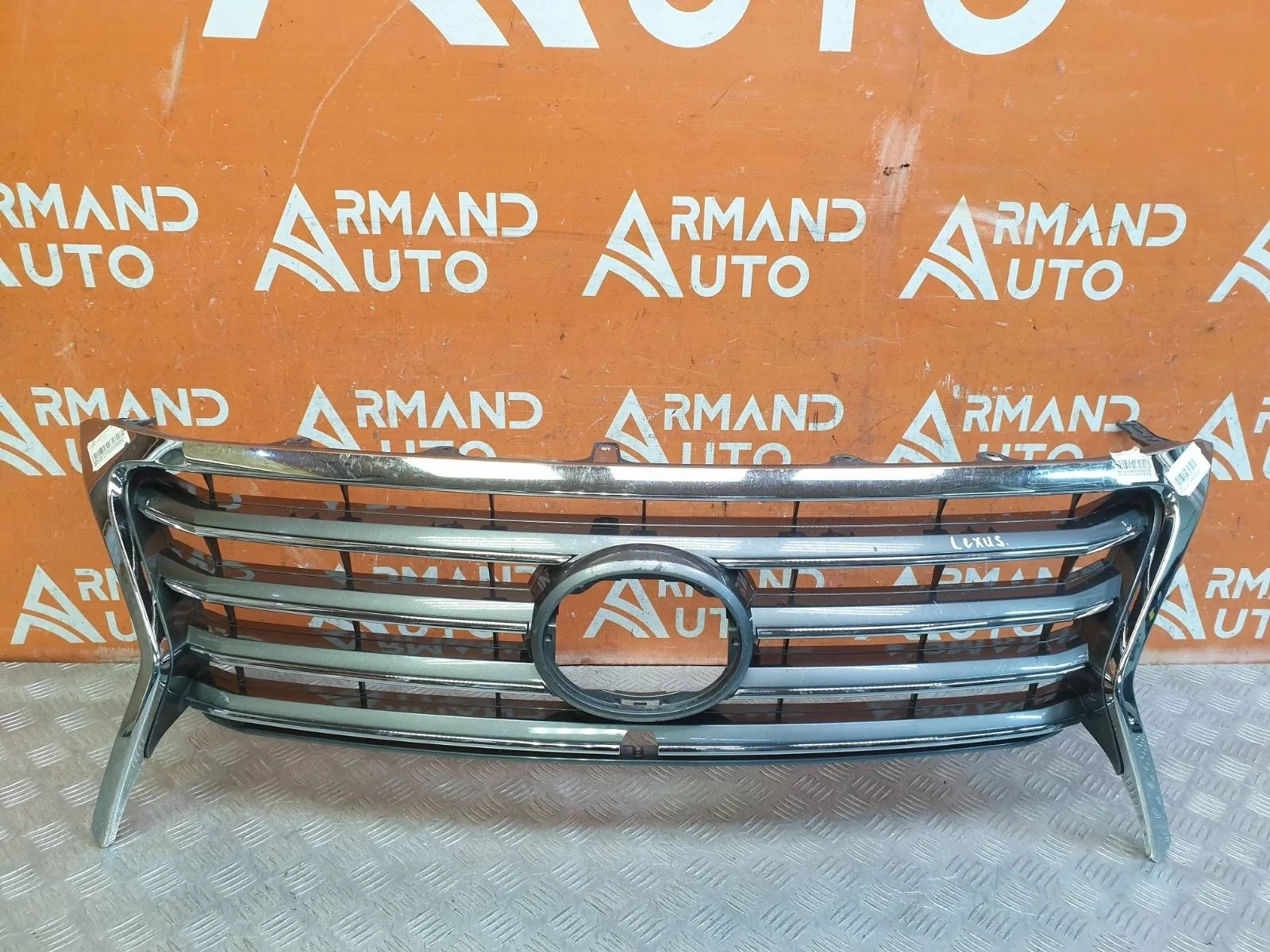 Решетка радиатора Lexus LX 2012-2015 3 URJ200