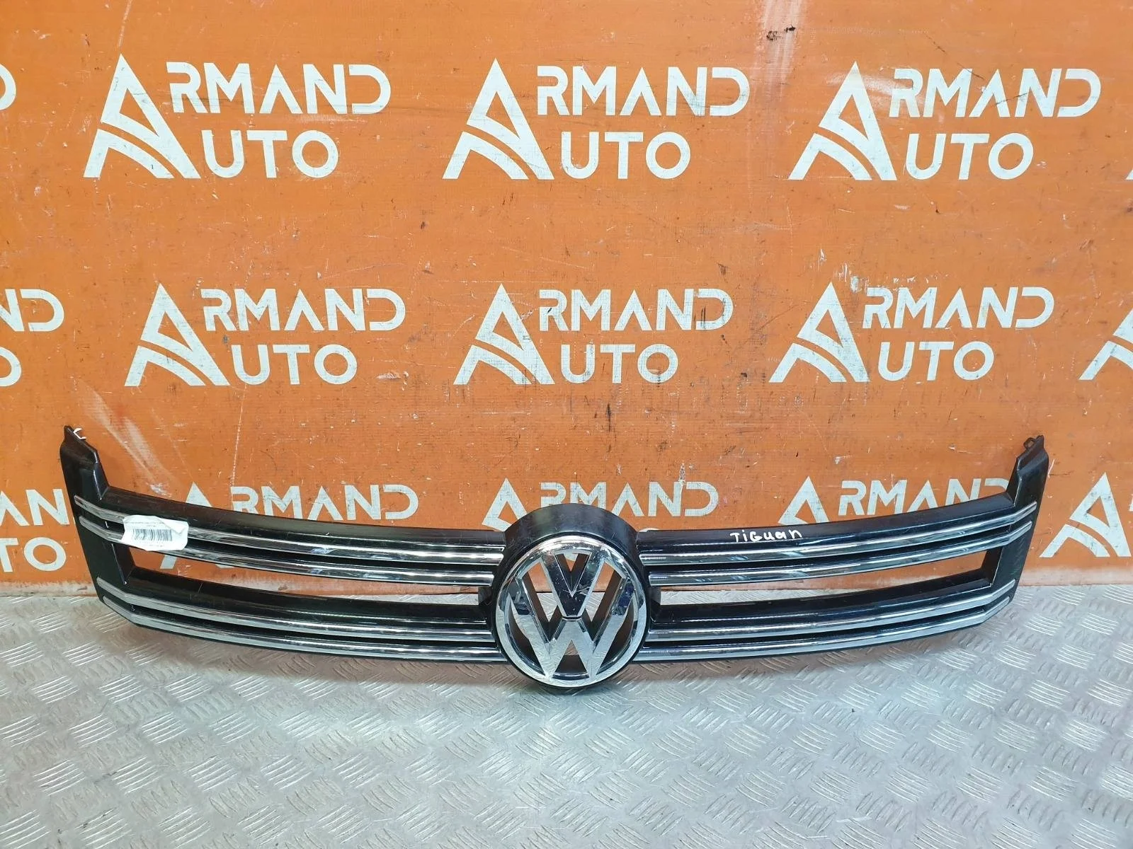 Накладка решетки радиатора Volkswagen Tiguan 2011-2016