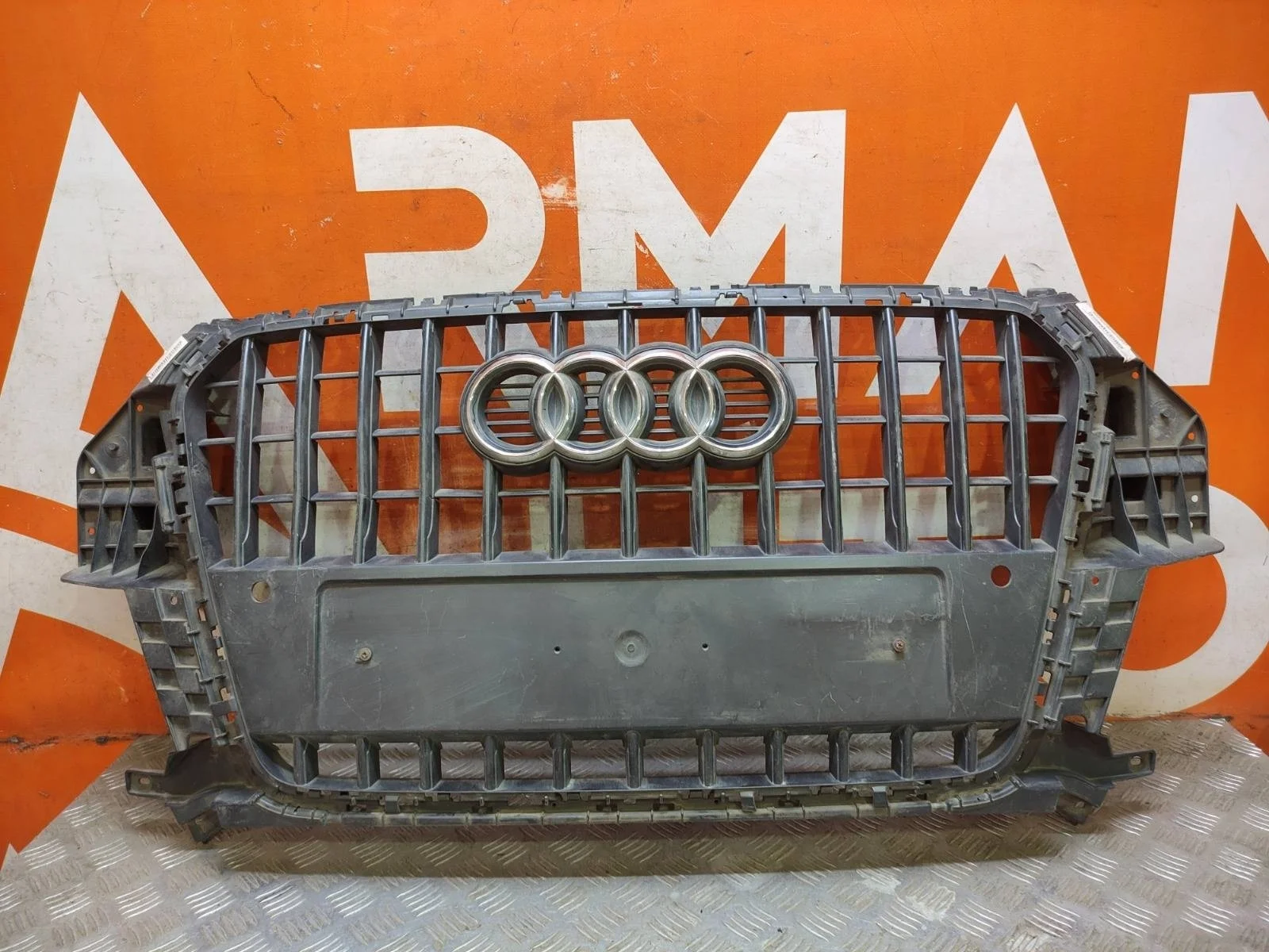 Решетка радиатора Audi Q3 2011-2014 8U