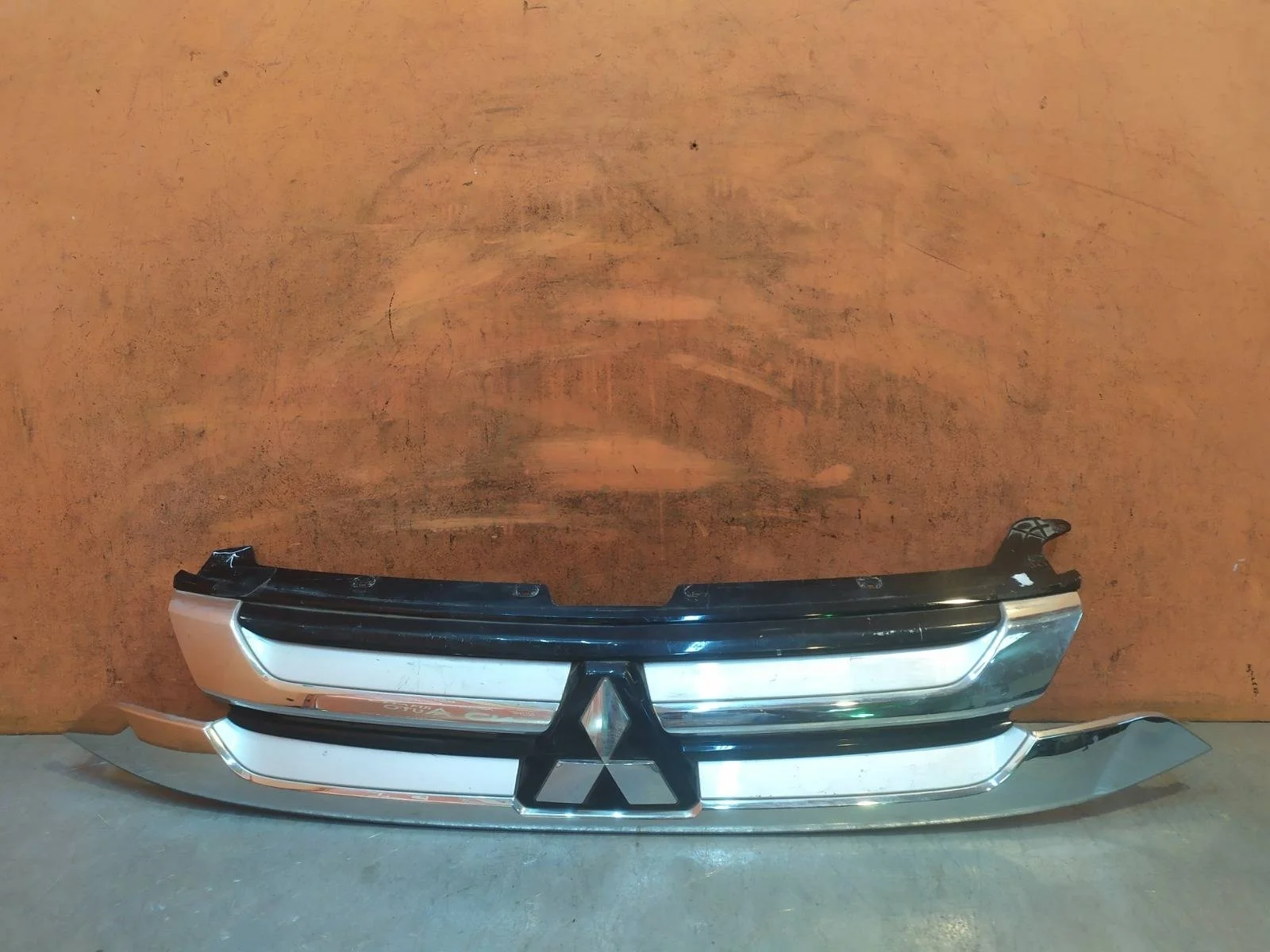 Решетка радиатора MItsubishi Outlander 2015-2018 3