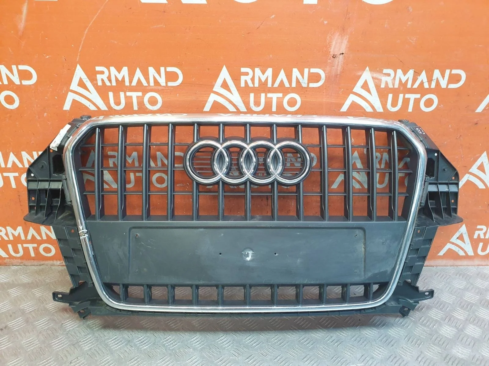 Решетка радиатора Audi Q3 2011-2014 8U