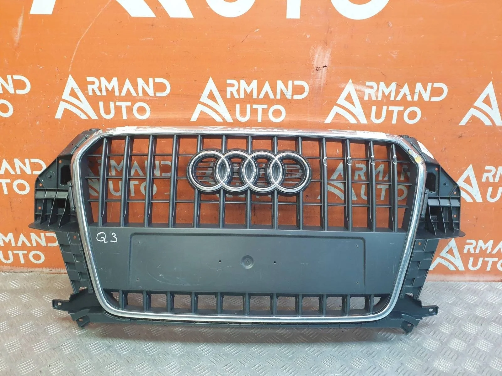 Решетка радиатора Audi Q3 2011-2014 8U