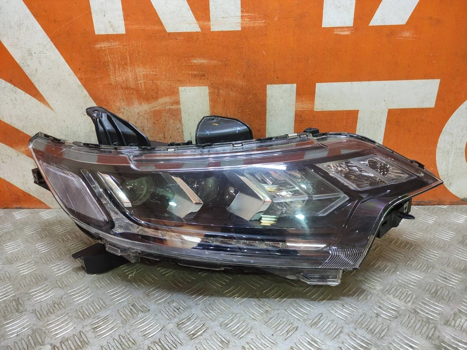 Фара Mitsubishi Outlander 2018-нв 3