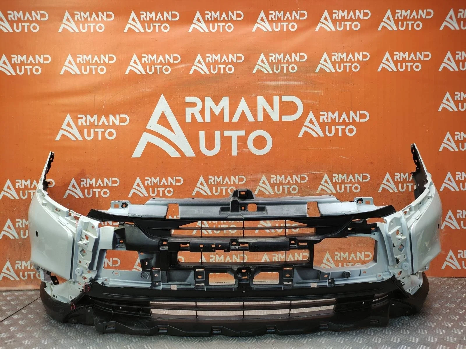 Бампер Mitsubishi Outlander 2018-нв 3