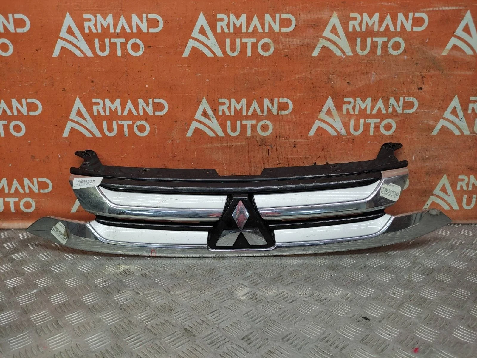 Решетка радиатора Mitsubishi Outlander 2015-2018 3